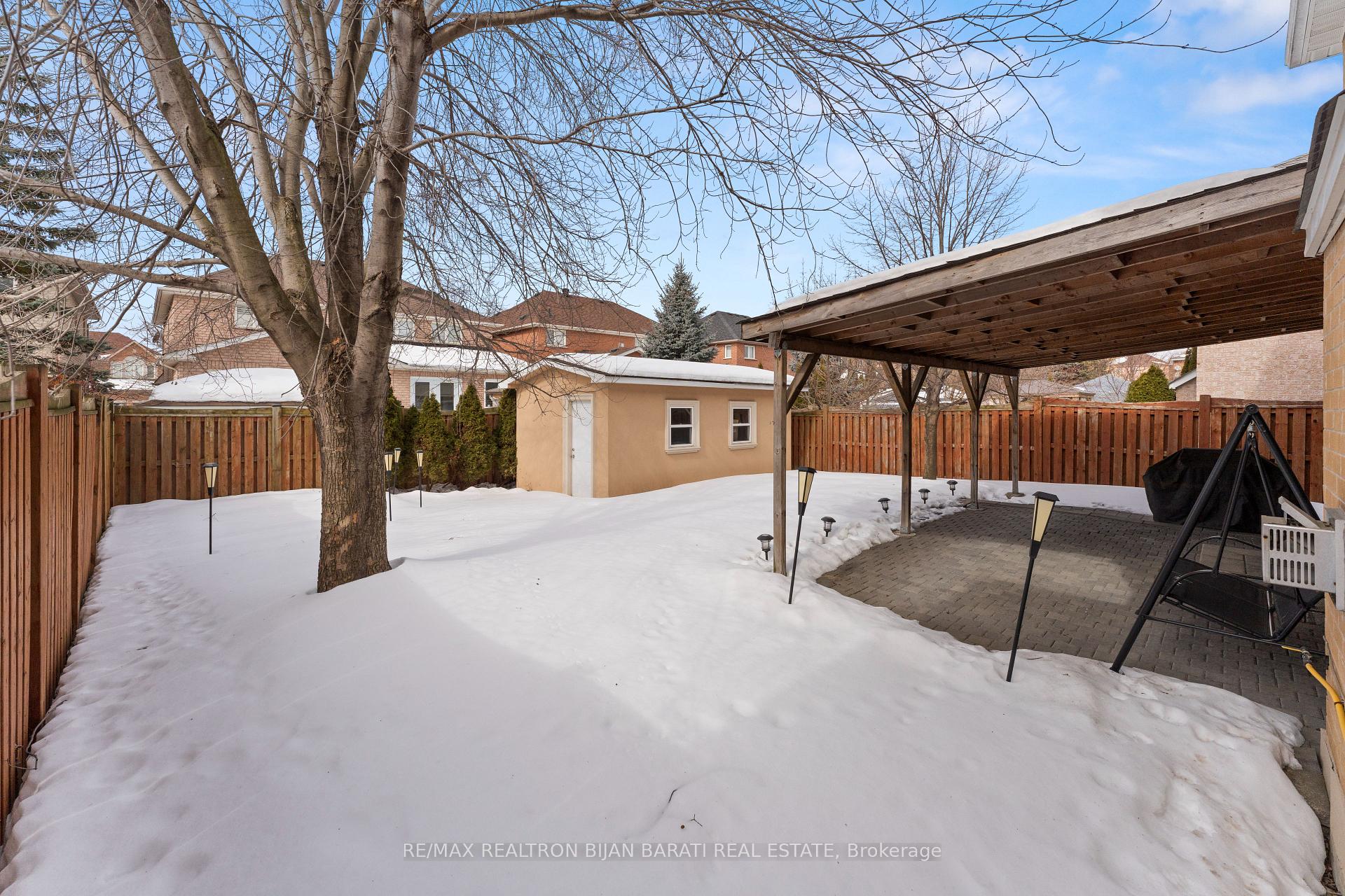 Photo 38 of 18 Monteith Crescent, Vaughan, Maple — HOMEH