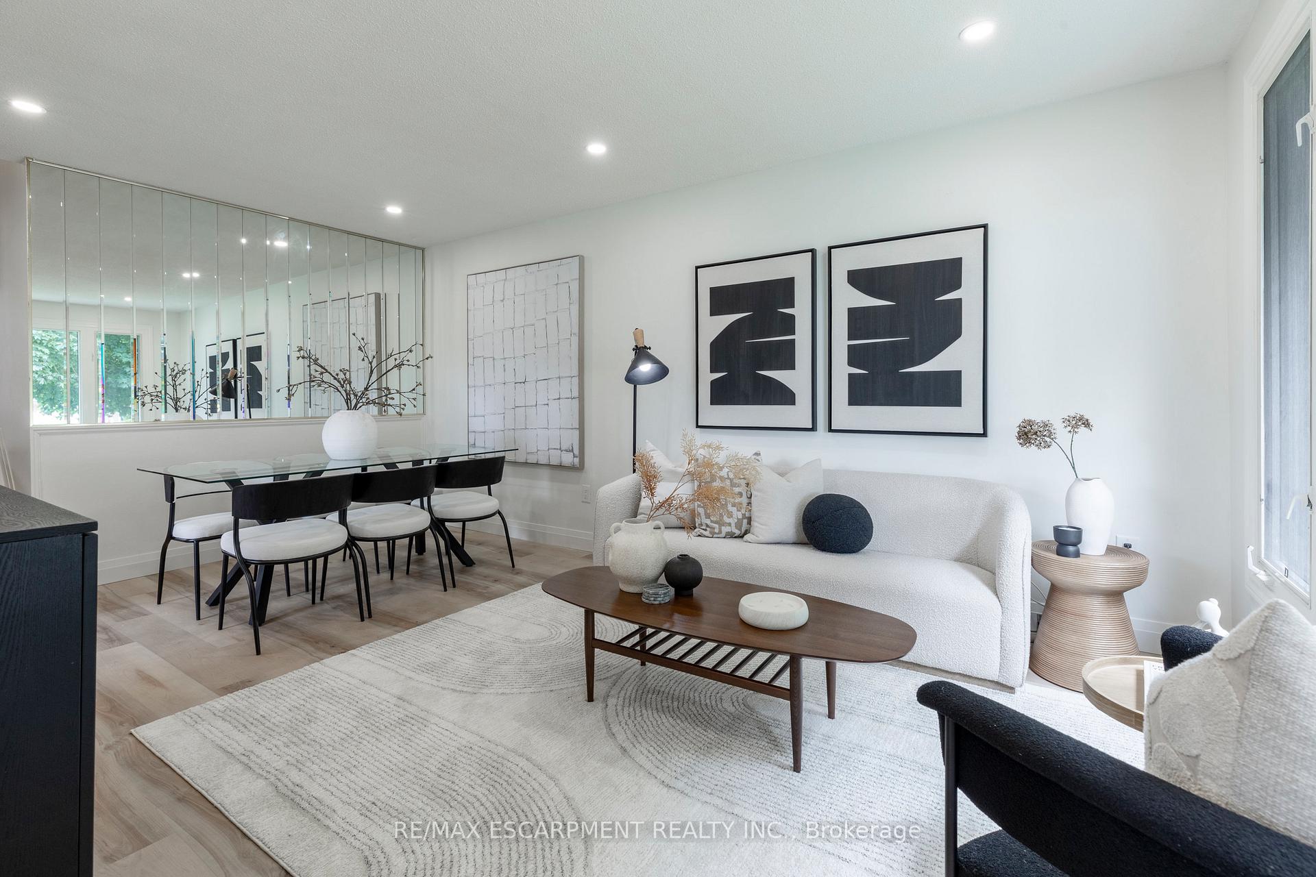Photo 3 of 20 Laird Drive, Hamilton, Lisgar — HOMEH