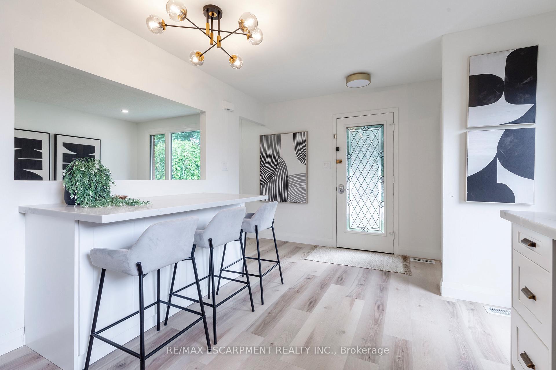 Photo 6 of 20 Laird Drive, Hamilton, Lisgar — HOMEH