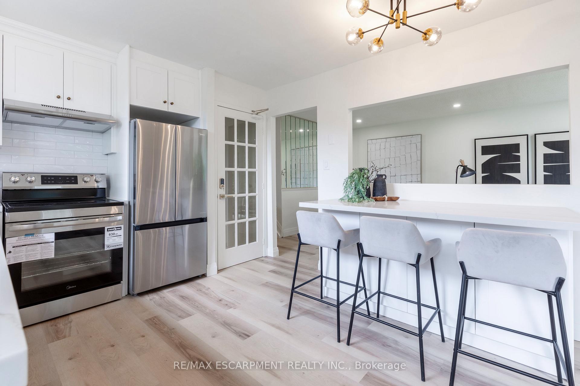 Photo 7 of 20 Laird Drive, Hamilton, Lisgar — HOMEH