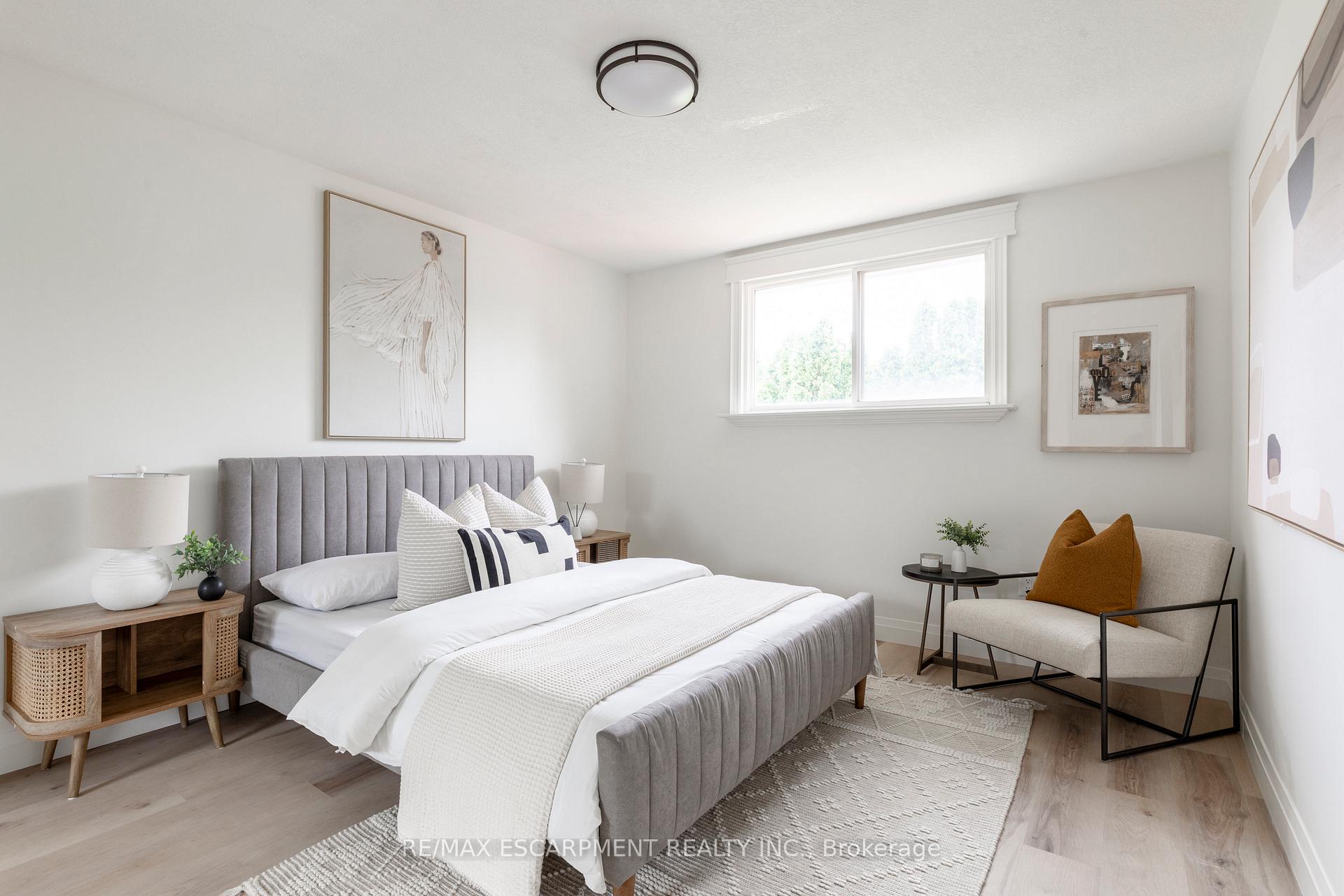 Photo 8 of 20 Laird Drive, Hamilton, Lisgar — HOMEH