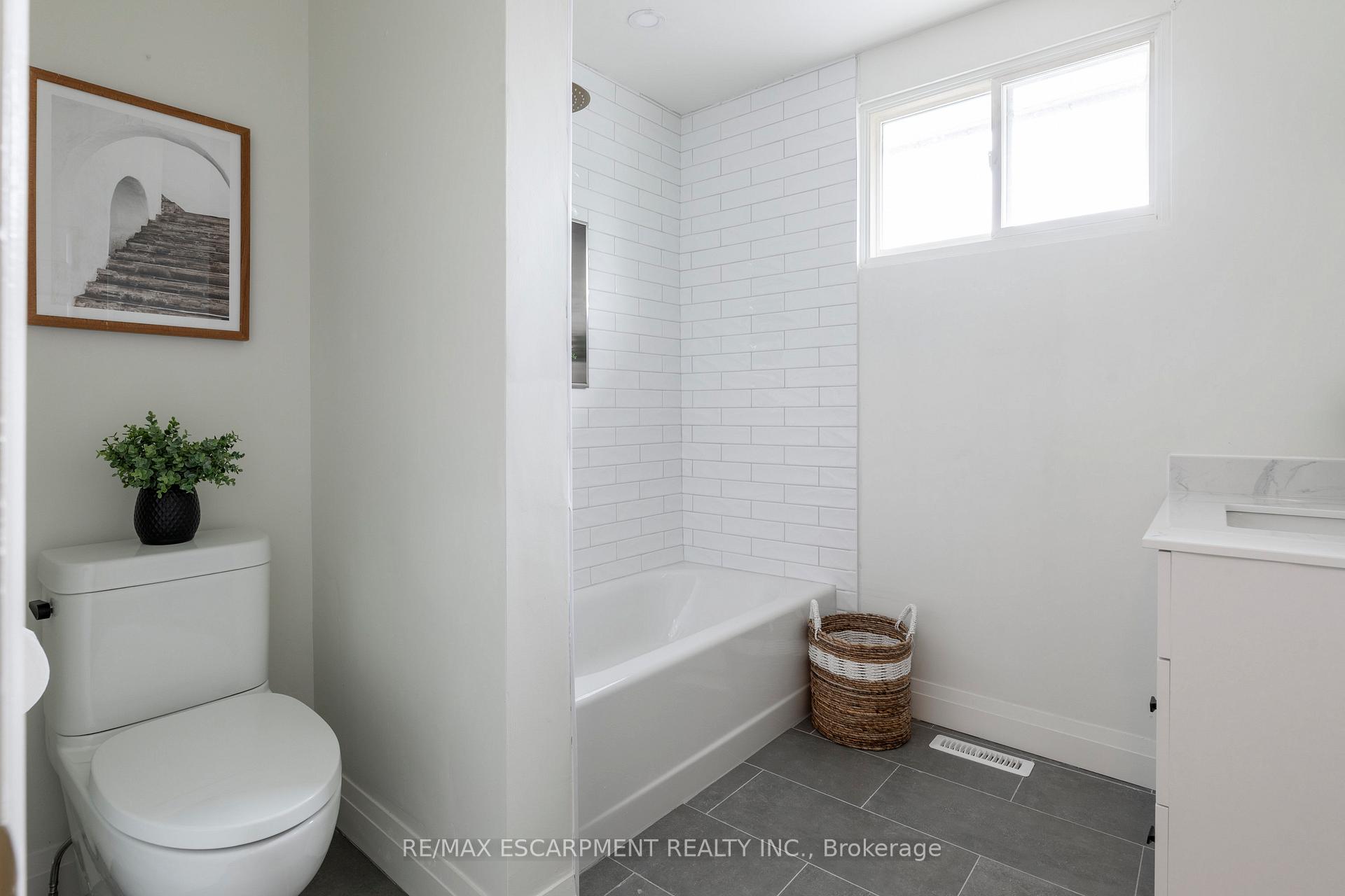 Photo 9 of 20 Laird Drive, Hamilton, Lisgar — HOMEH