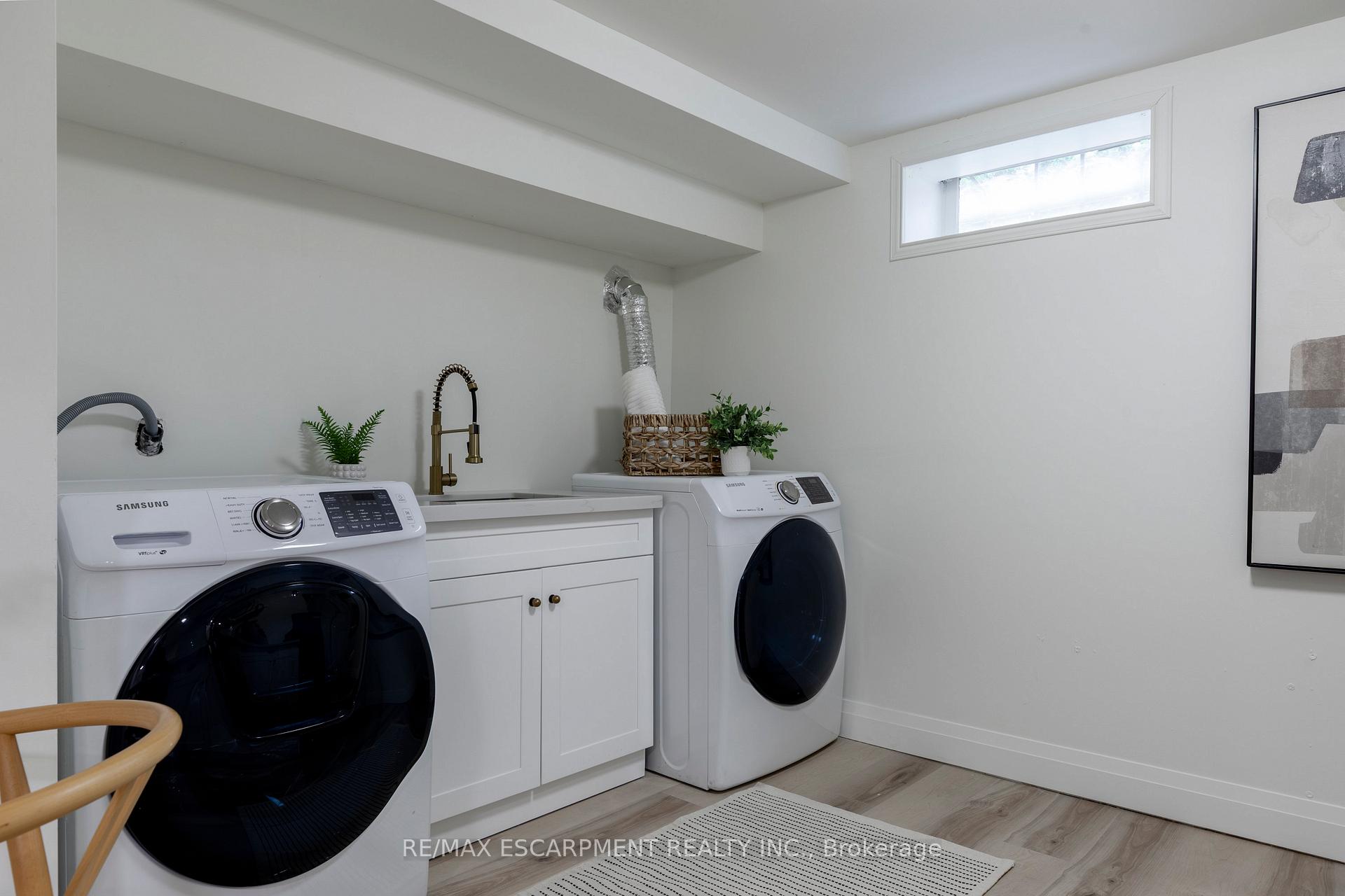 Photo 10 of 20 Laird Drive, Hamilton, Lisgar — HOMEH