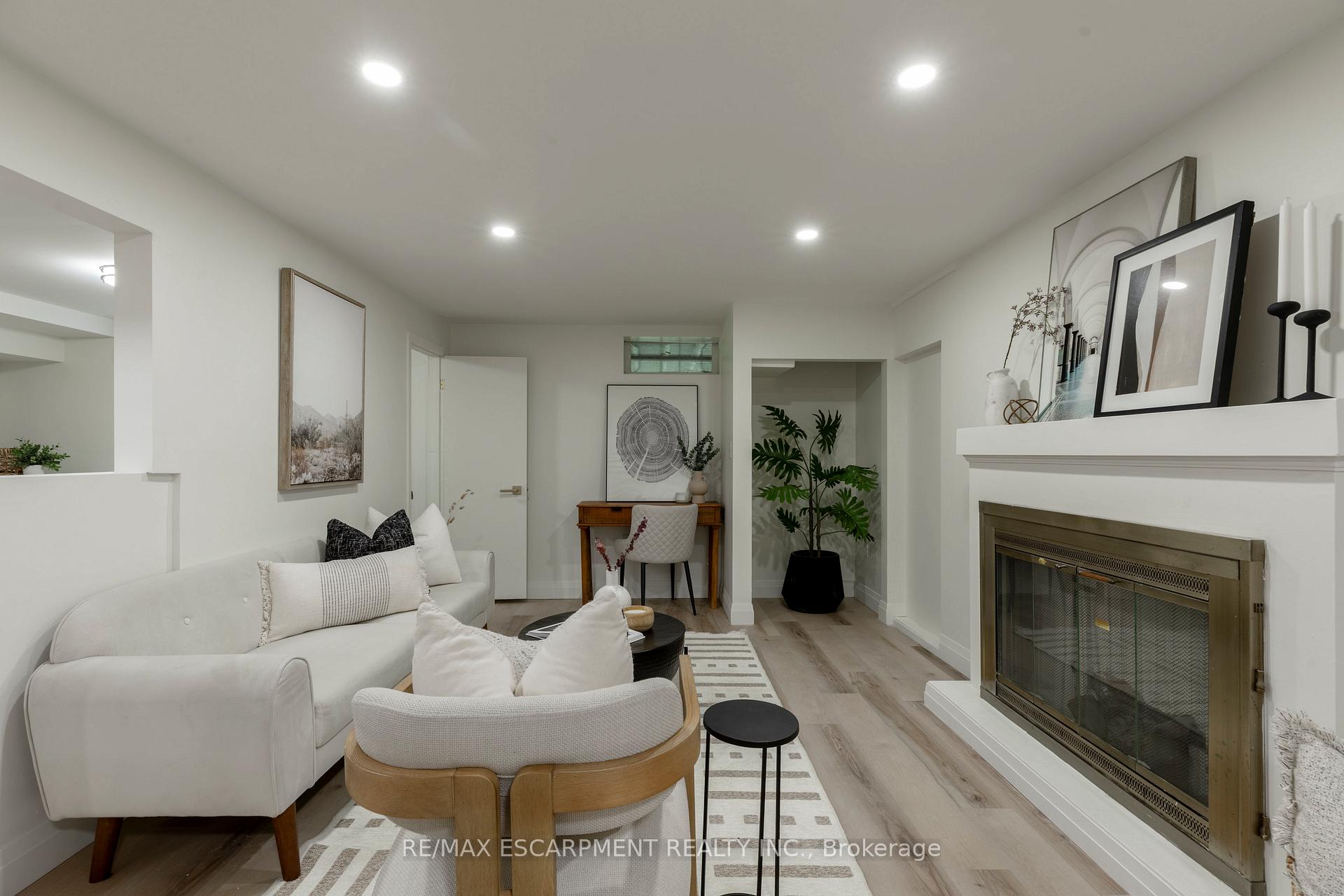Photo 11 of 20 Laird Drive, Hamilton, Lisgar — HOMEH