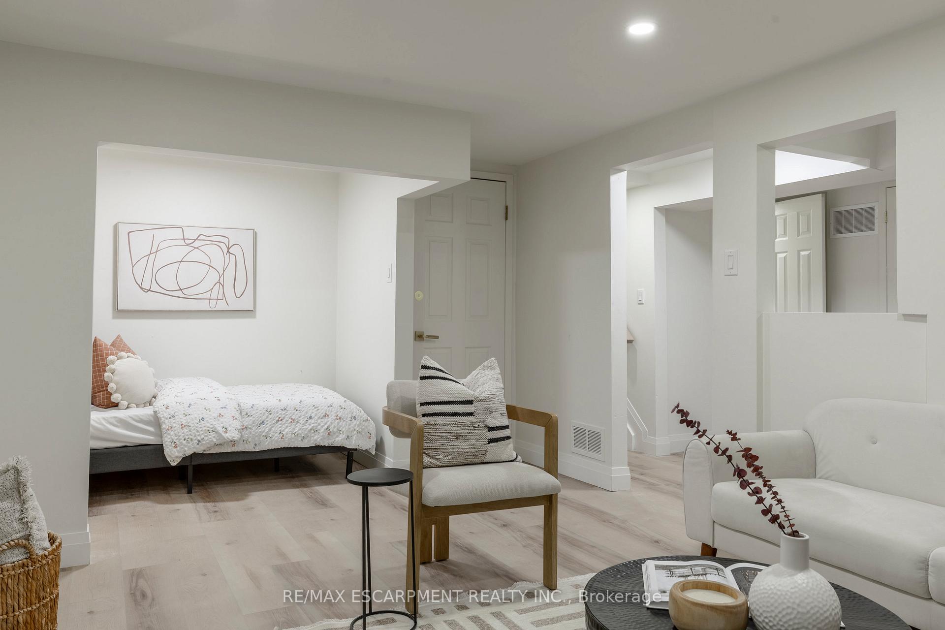 Photo 12 of 20 Laird Drive, Hamilton, Lisgar — HOMEH