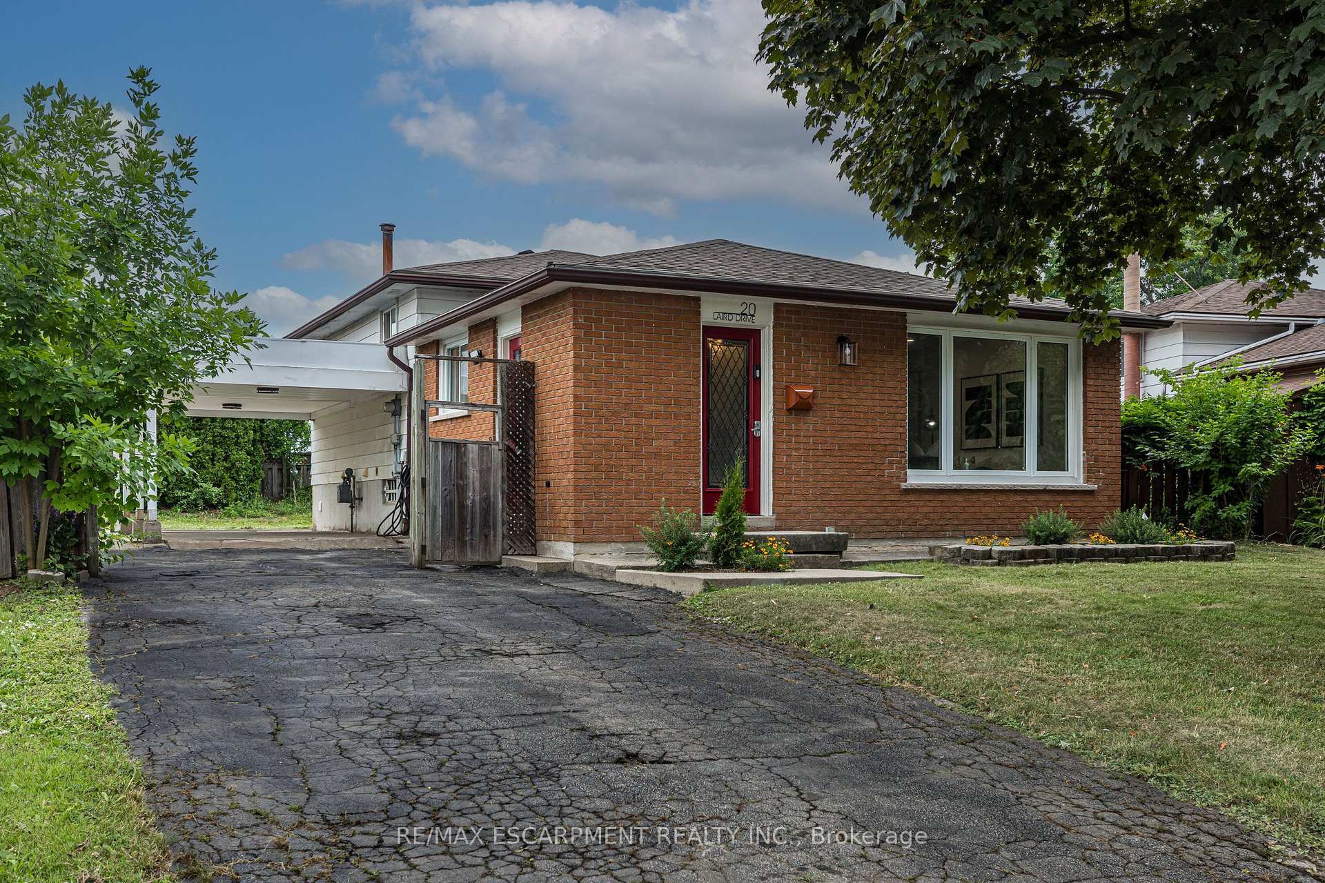 Photo 15 of 20 Laird Drive, Hamilton, Lisgar — HOMEH