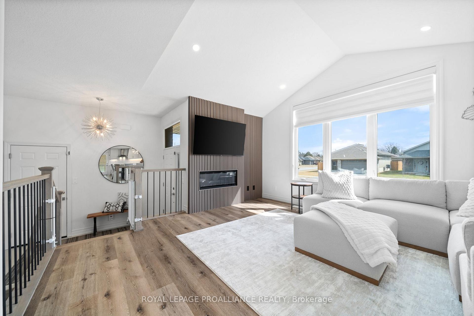 Photo 6 of 16 Perth Court, Belleville, Belleville Ward — HOMEH