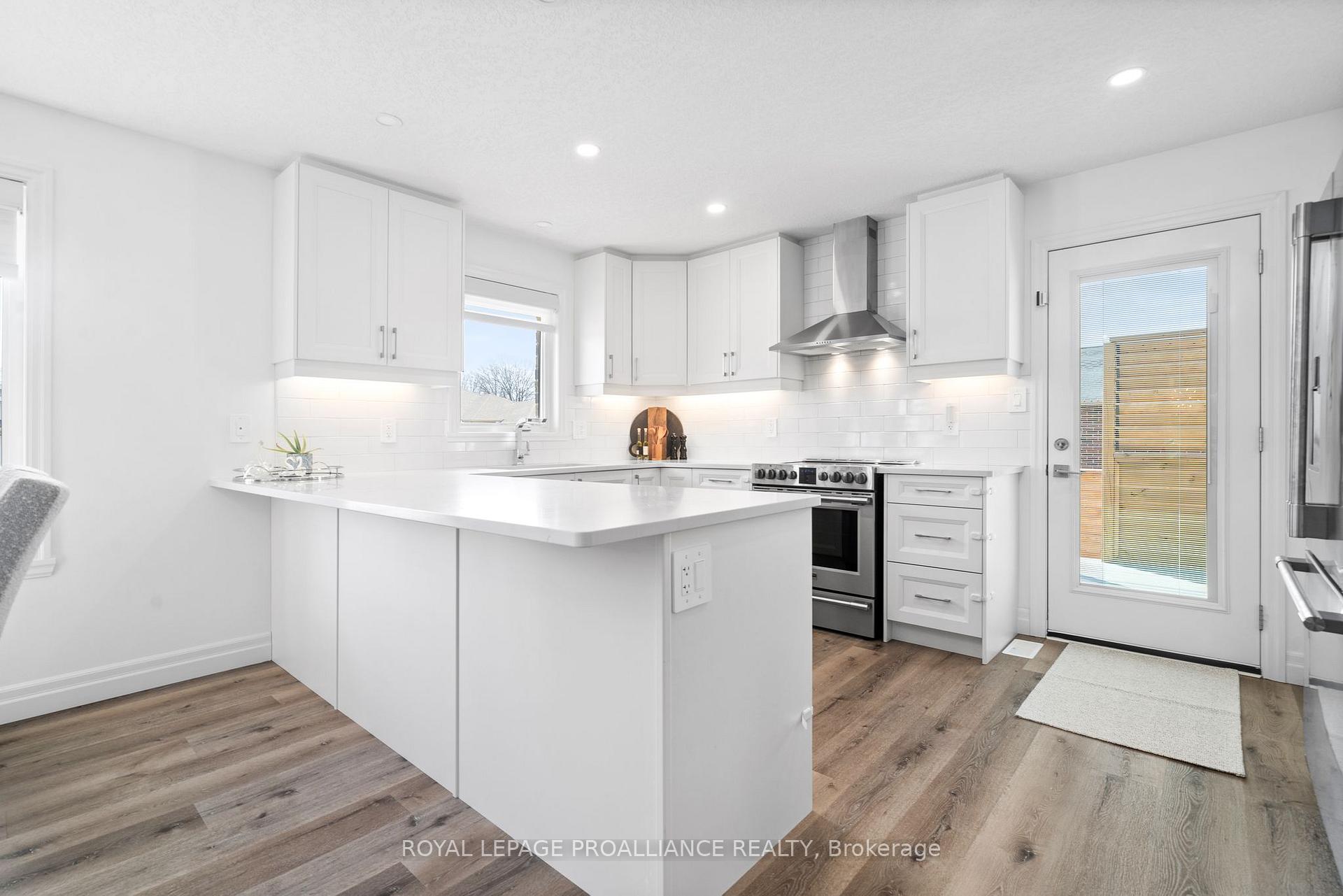 Photo 7 of 16 Perth Court, Belleville, Belleville Ward — HOMEH