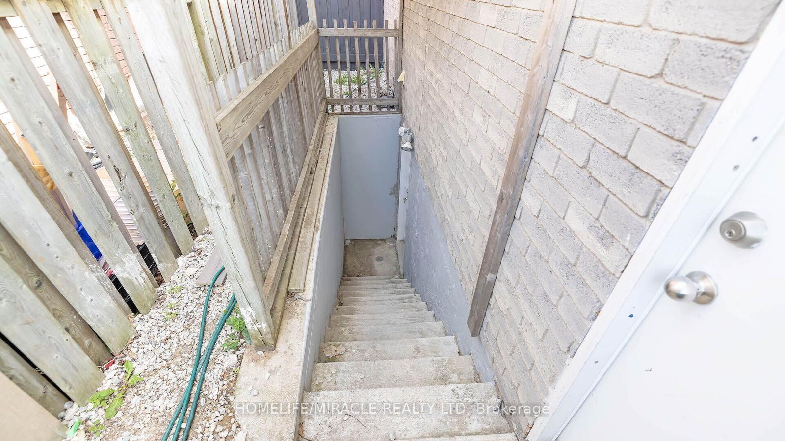 Photo 2 of 61 Horsham Street, Brampton, Brampton West — HOMEH