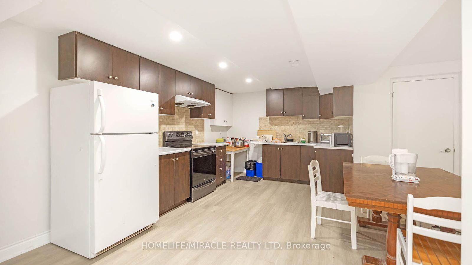 Photo 5 of 61 Horsham Street, Brampton, Brampton West — HOMEH