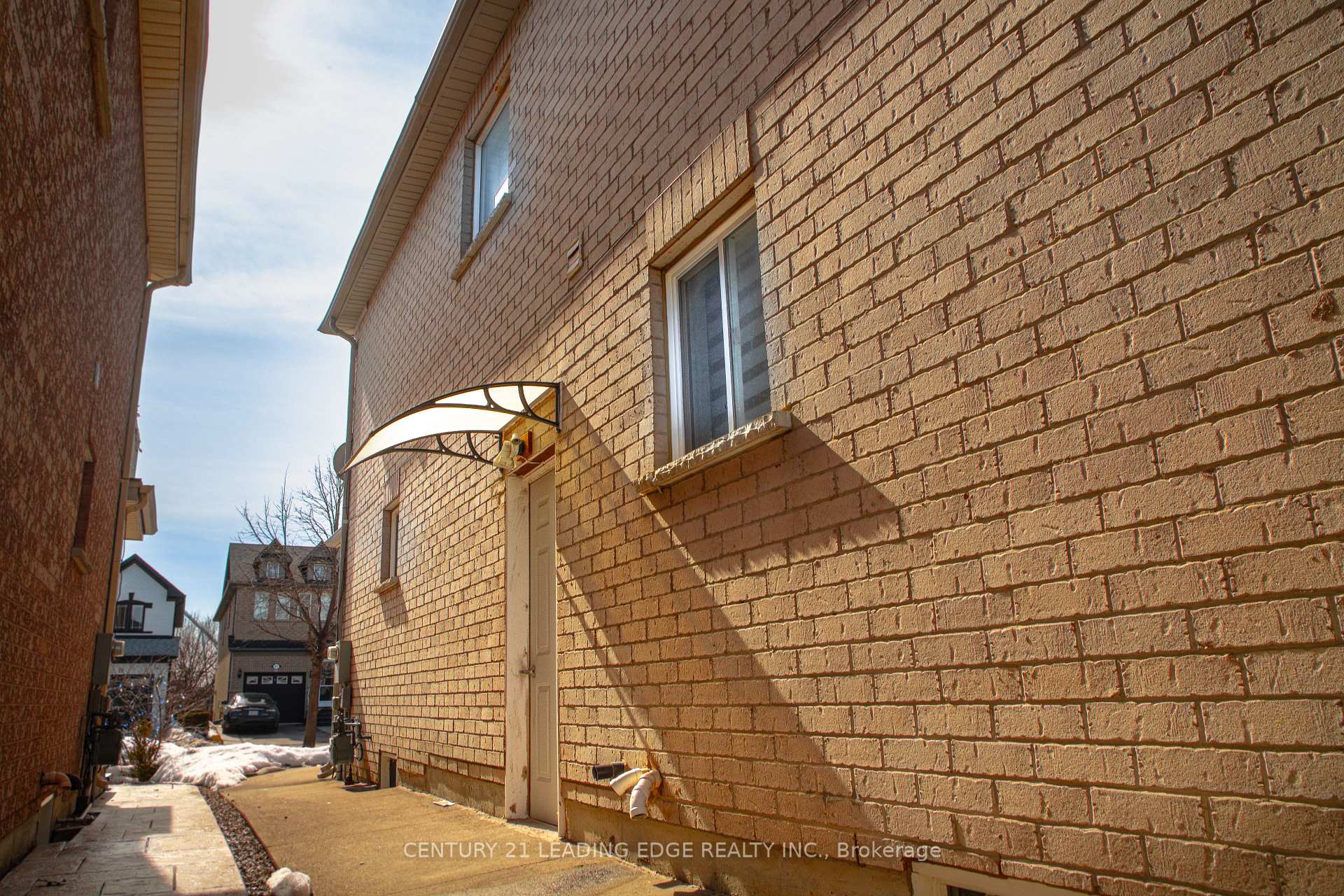 Photo 4 of 20 Del Francesco Way, Vaughan, Vellore Village — HOMEH