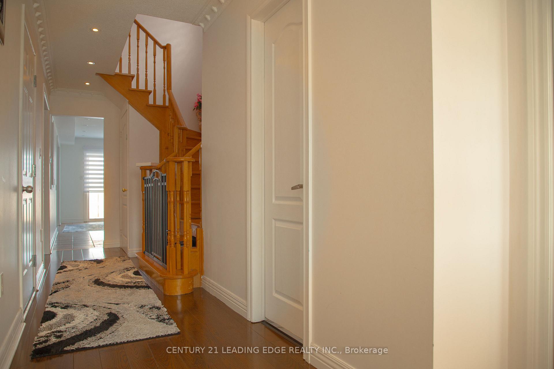 Photo 5 of 20 Del Francesco Way, Vaughan, Vellore Village — HOMEH