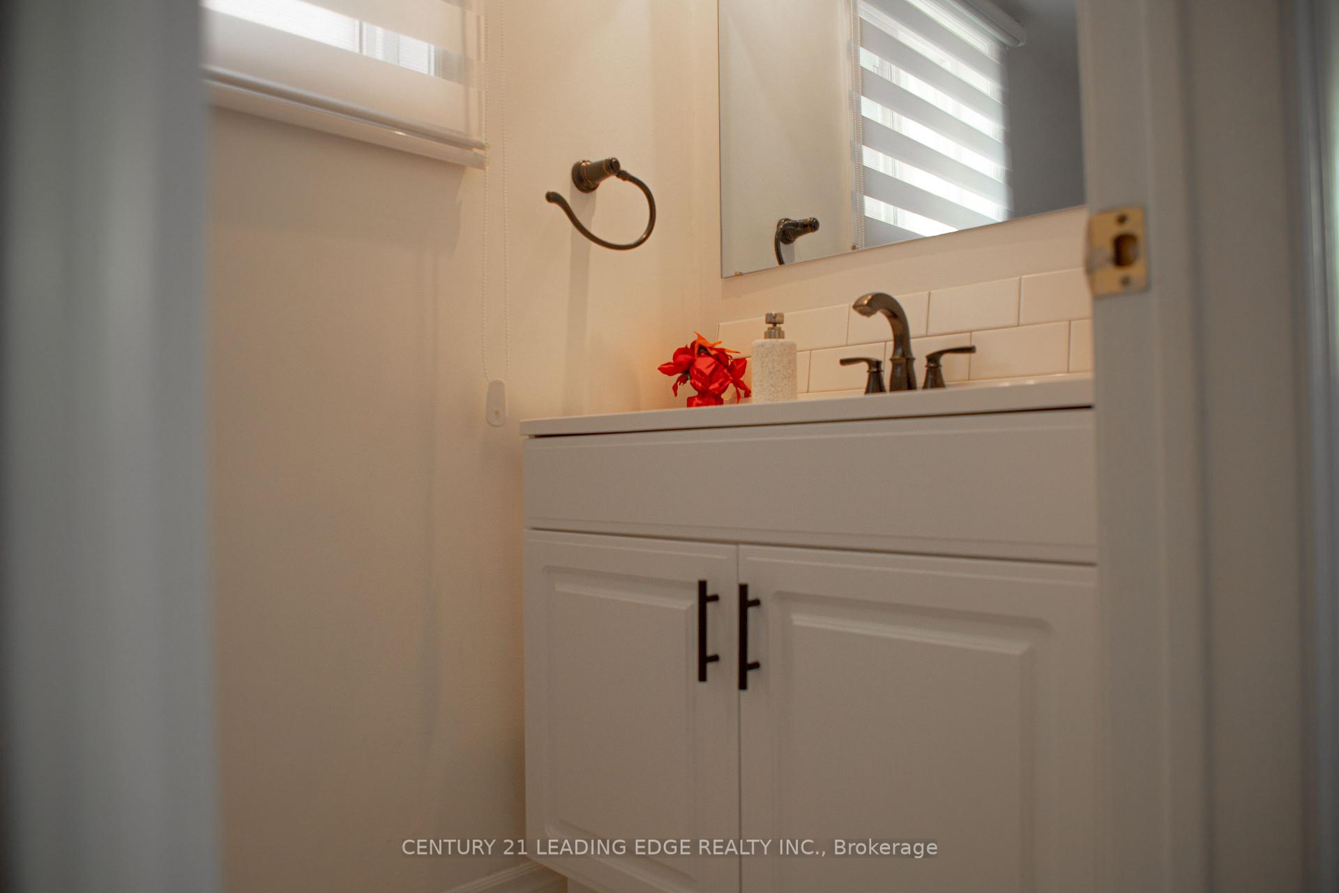 Photo 7 of 20 Del Francesco Way, Vaughan, Vellore Village — HOMEH