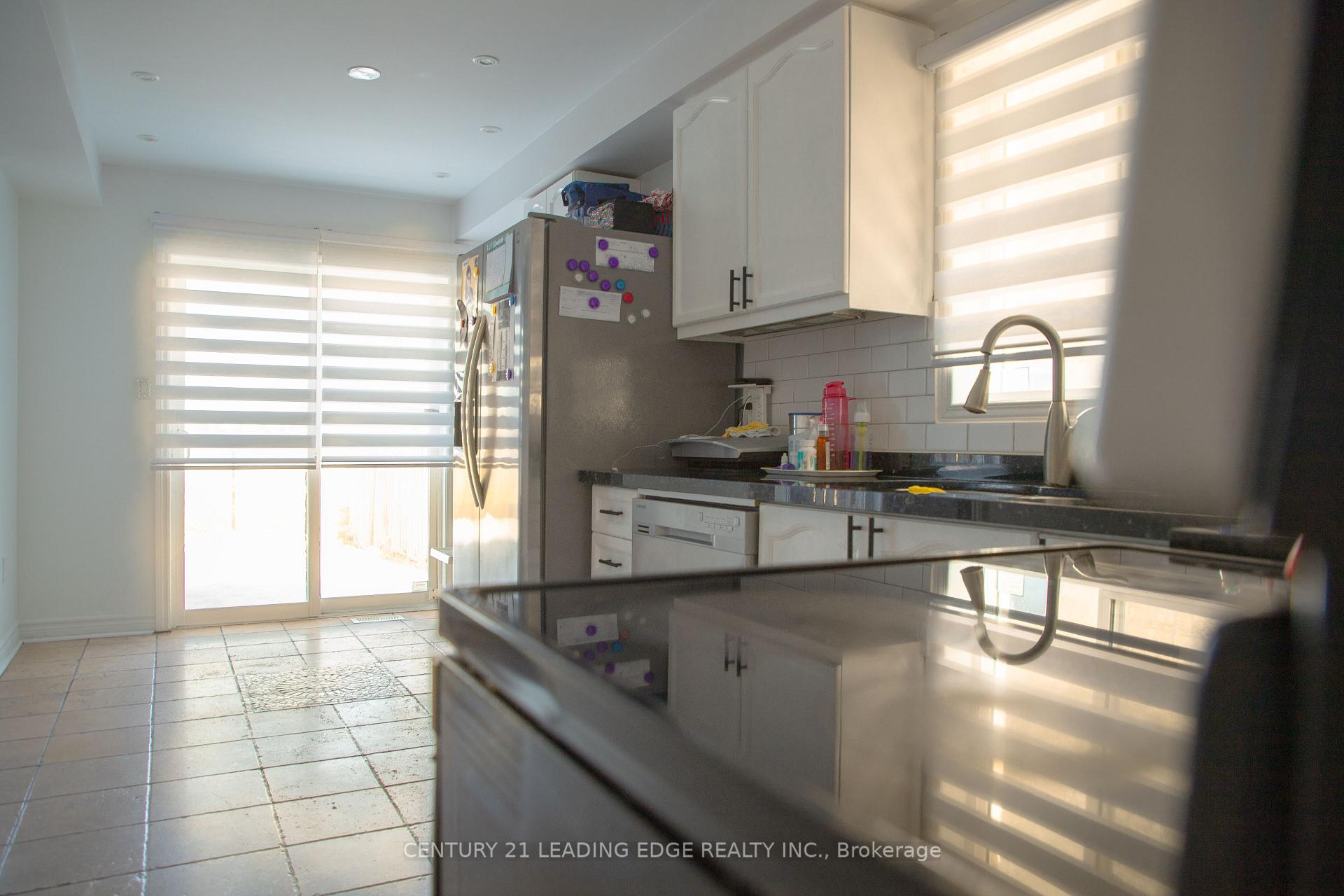 Photo 9 of 20 Del Francesco Way, Vaughan, Vellore Village — HOMEH