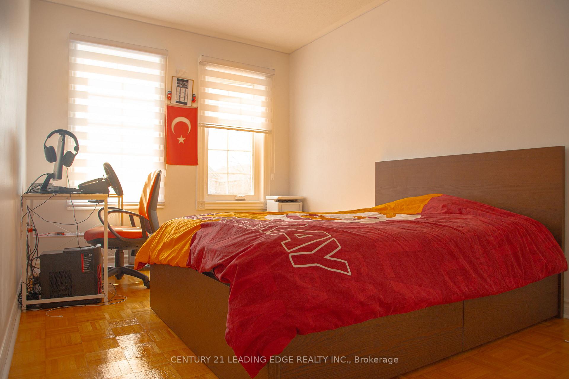 Photo 18 of 20 Del Francesco Way, Vaughan, Vellore Village — HOMEH