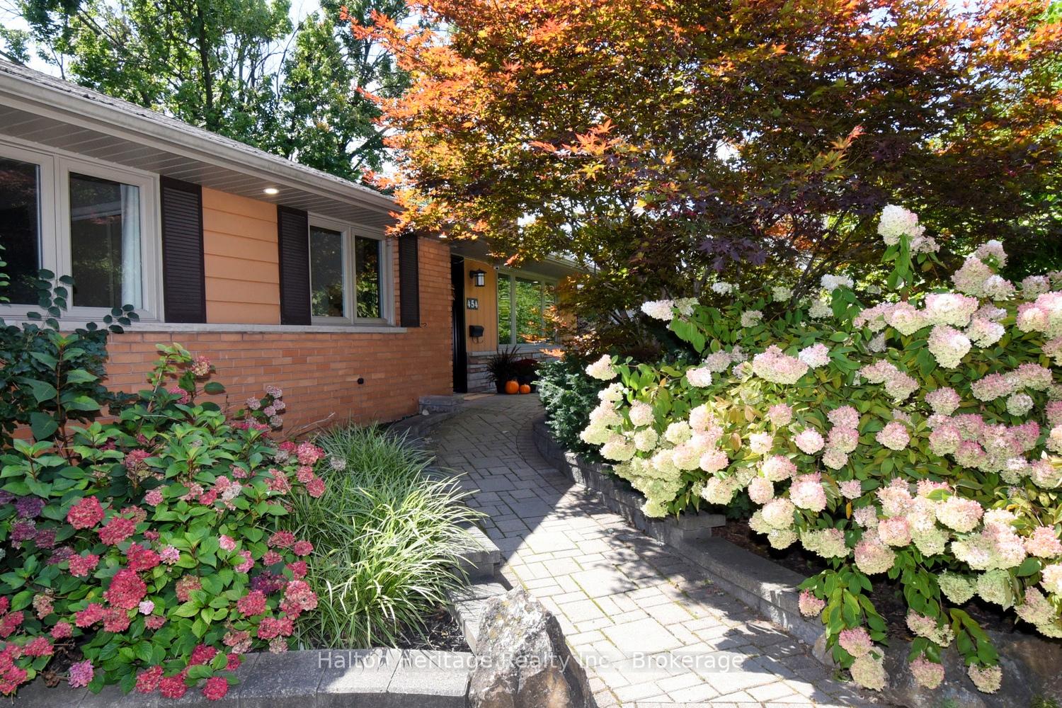 Photo 2 of 454 Evergreen Avenue, Hamilton, Ancaster — HOMEH