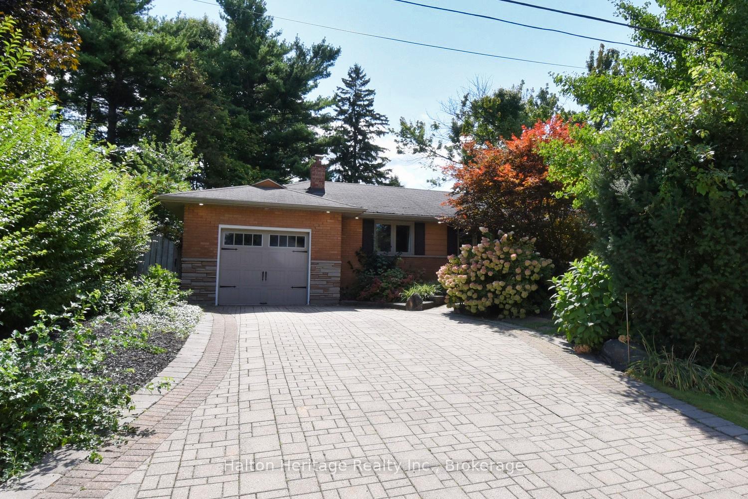 Photo 3 of 454 Evergreen Avenue, Hamilton, Ancaster — HOMEH