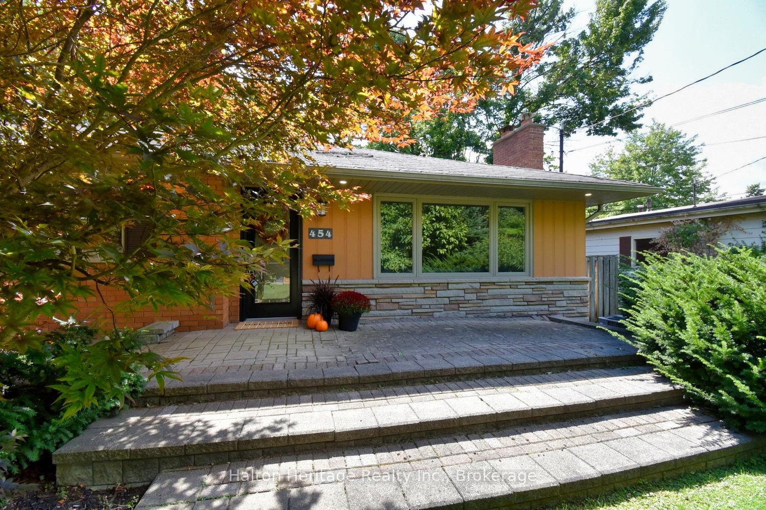 Photo 5 of 454 Evergreen Avenue, Hamilton, Ancaster — HOMEH