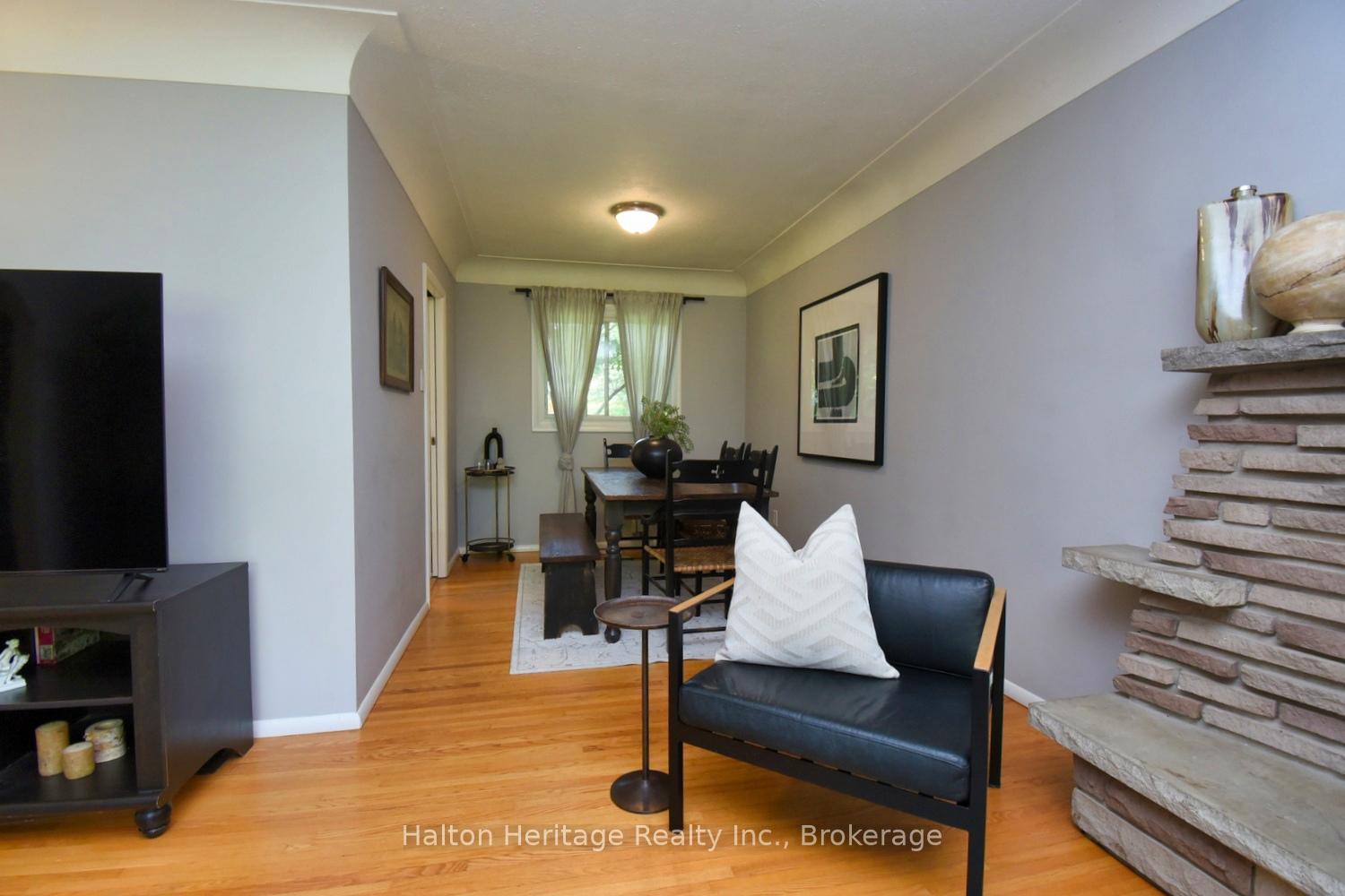 Photo 7 of 454 Evergreen Avenue, Hamilton, Ancaster — HOMEH