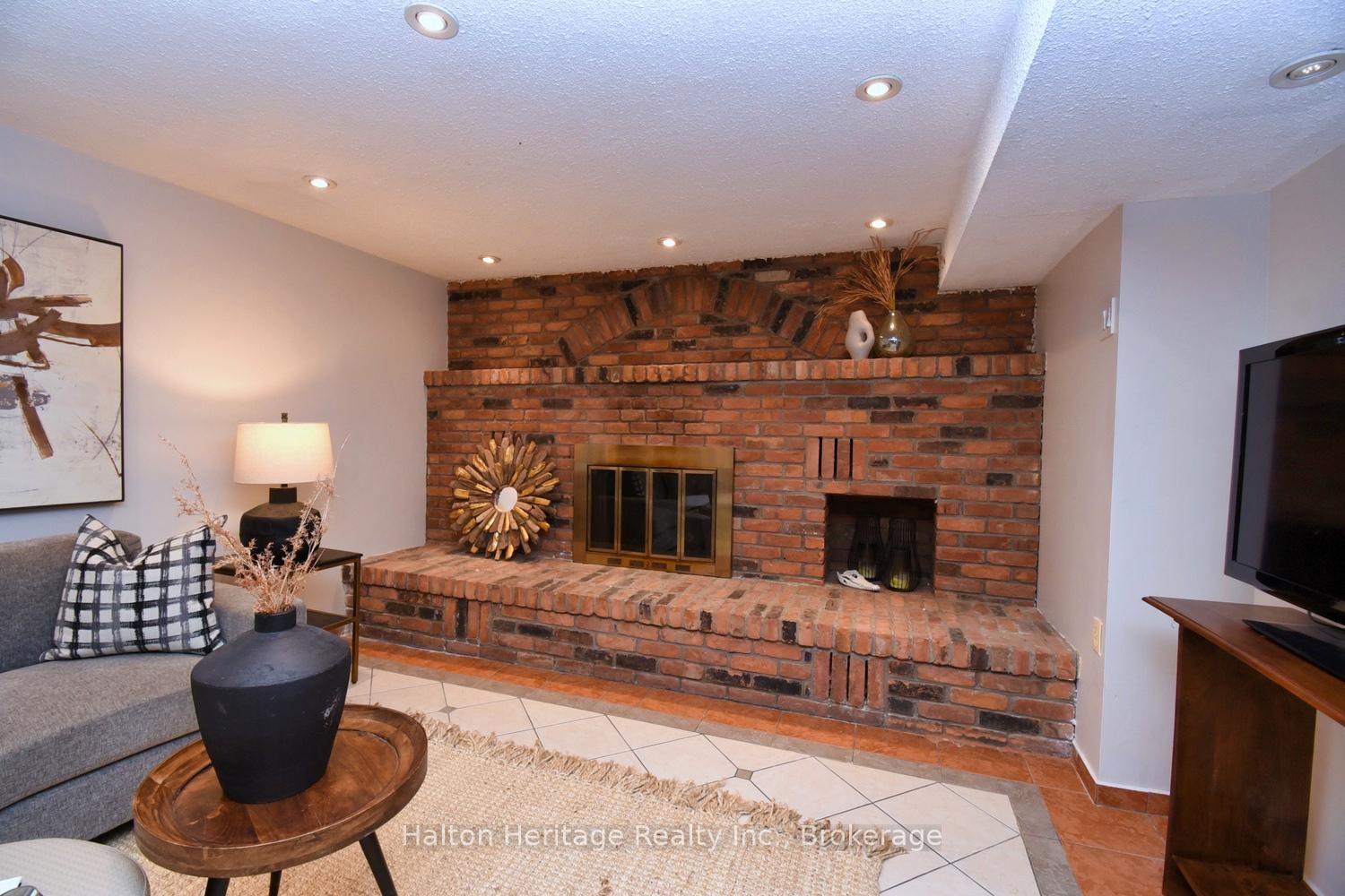 Photo 21 of 454 Evergreen Avenue, Hamilton, Ancaster — HOMEH