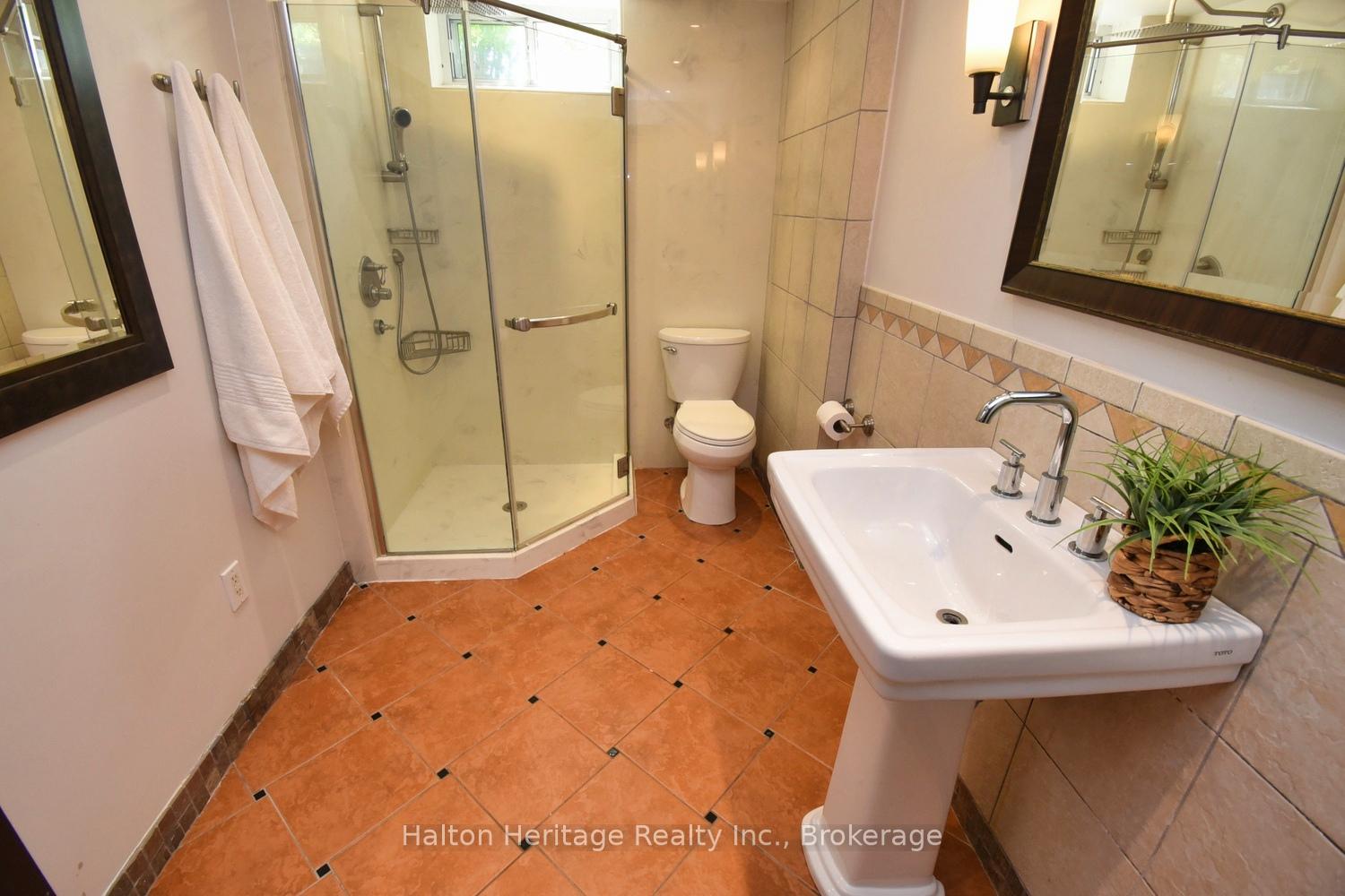 Photo 35 of 454 Evergreen Avenue, Hamilton, Ancaster — HOMEH