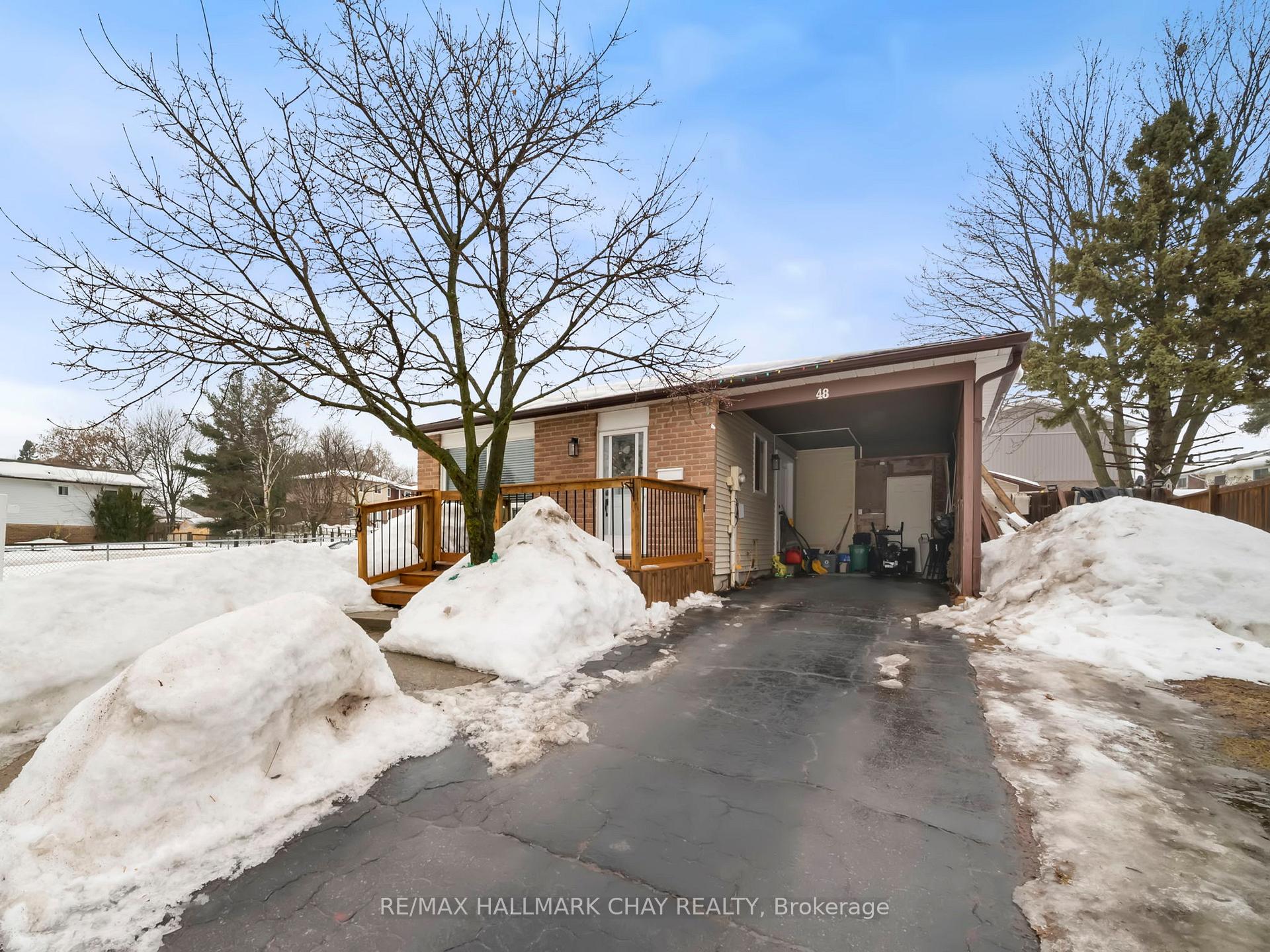 Photo 2 of 48 Austen Lane, Barrie, Letitia Heights — HOMEH