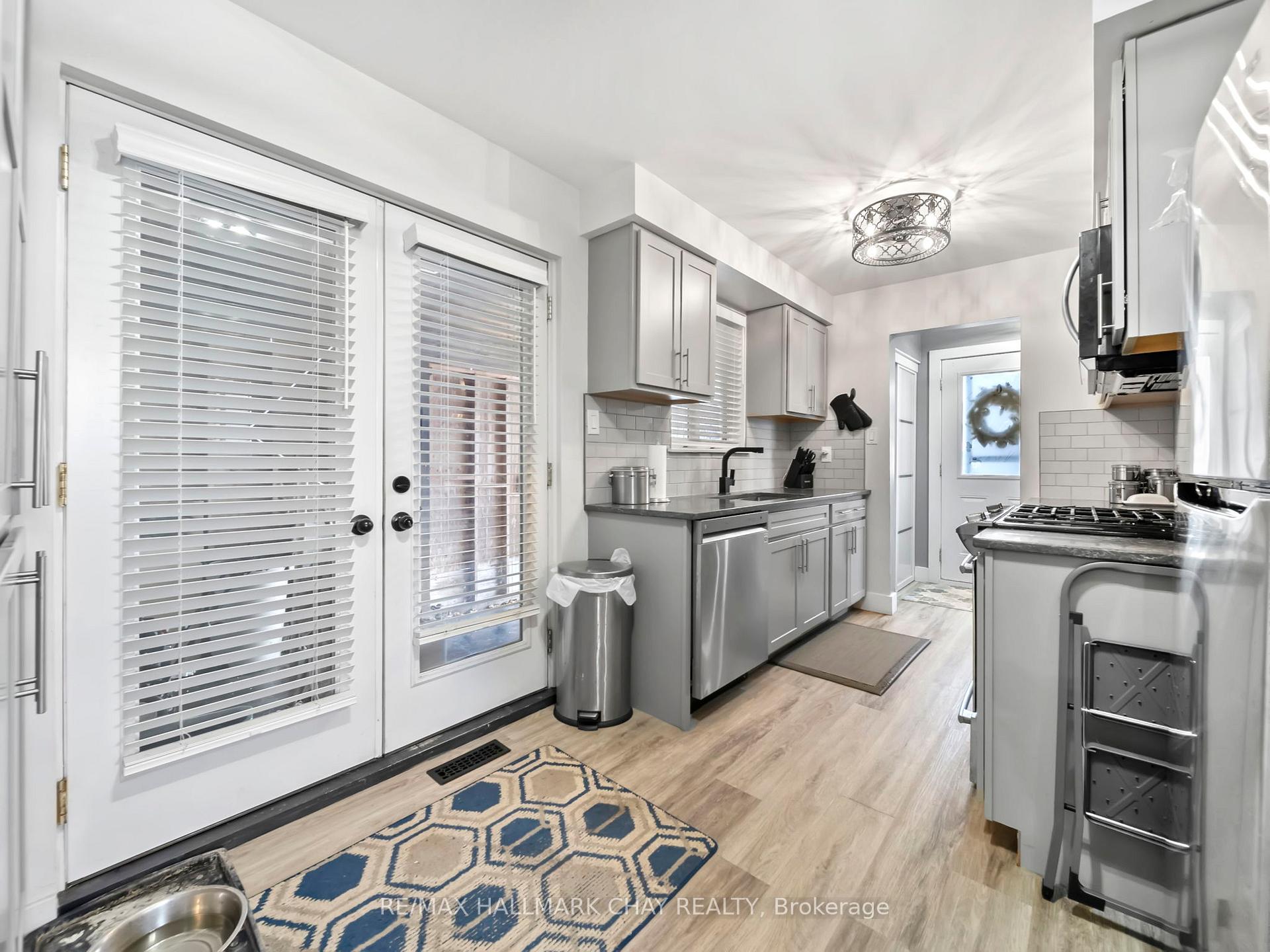Photo 6 of 48 Austen Lane, Barrie, Letitia Heights — HOMEH