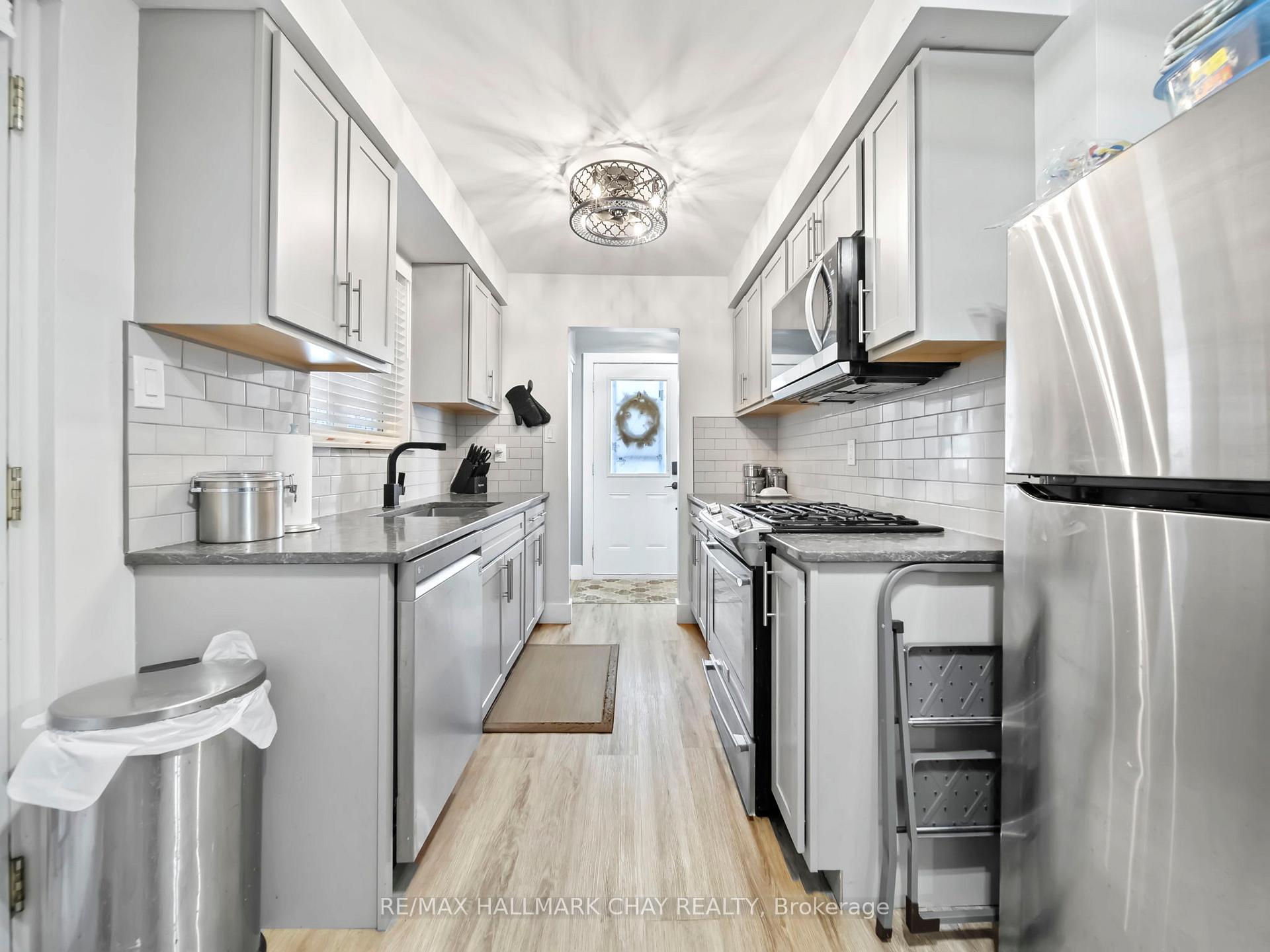 Photo 7 of 48 Austen Lane, Barrie, Letitia Heights — HOMEH