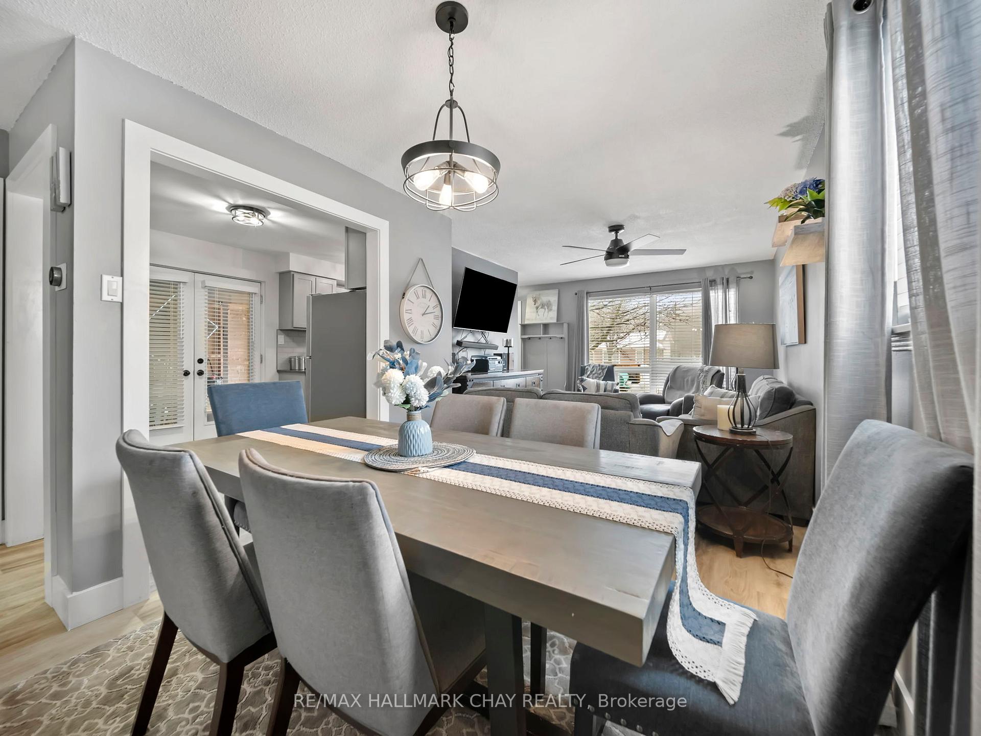 Photo 10 of 48 Austen Lane, Barrie, Letitia Heights — HOMEH
