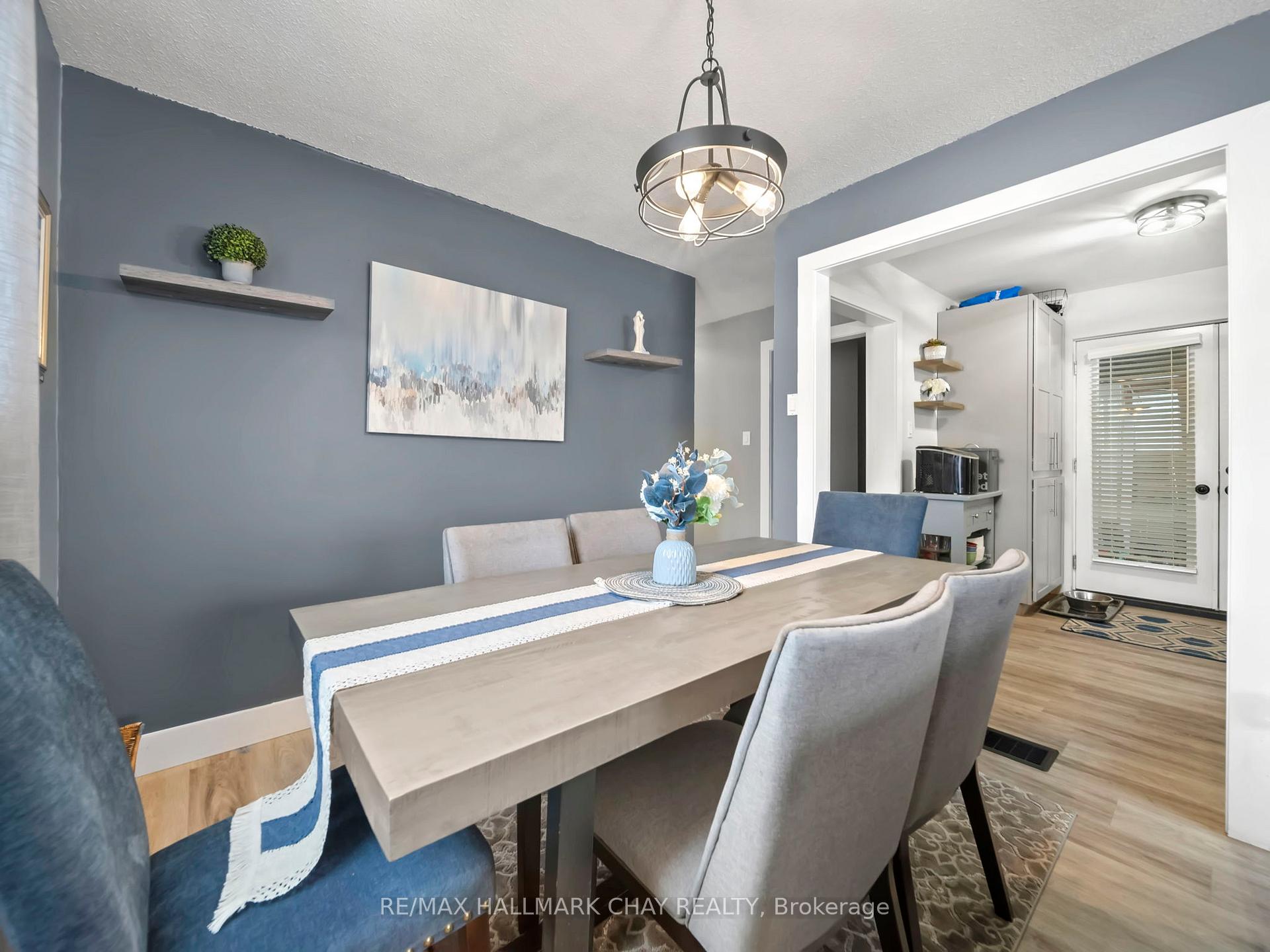 Photo 12 of 48 Austen Lane, Barrie, Letitia Heights — HOMEH