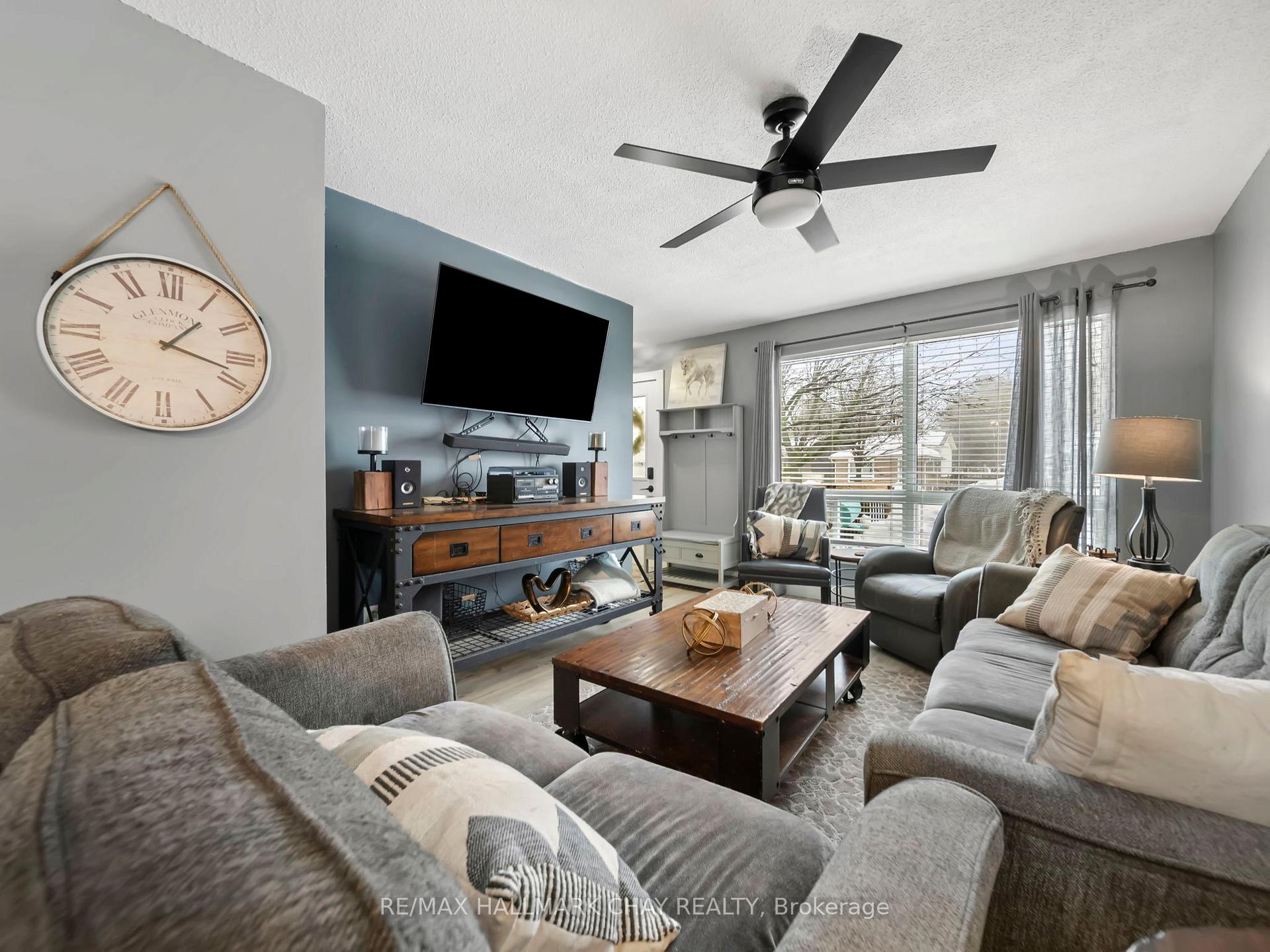 Photo 16 of 48 Austen Lane, Barrie, Letitia Heights — HOMEH