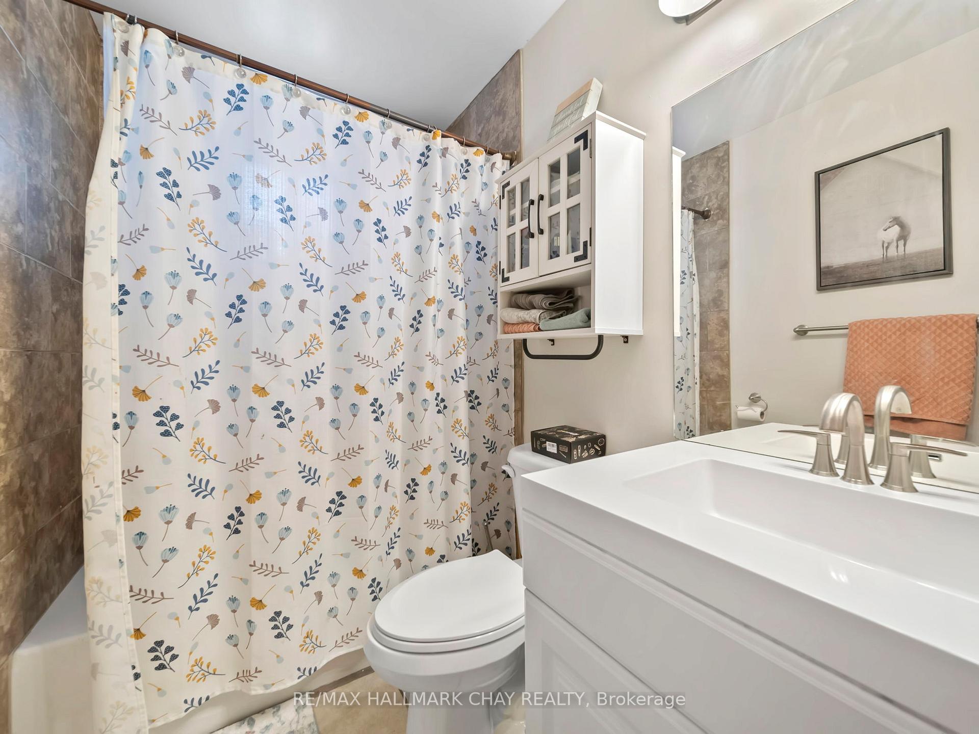 Photo 17 of 48 Austen Lane, Barrie, Letitia Heights — HOMEH