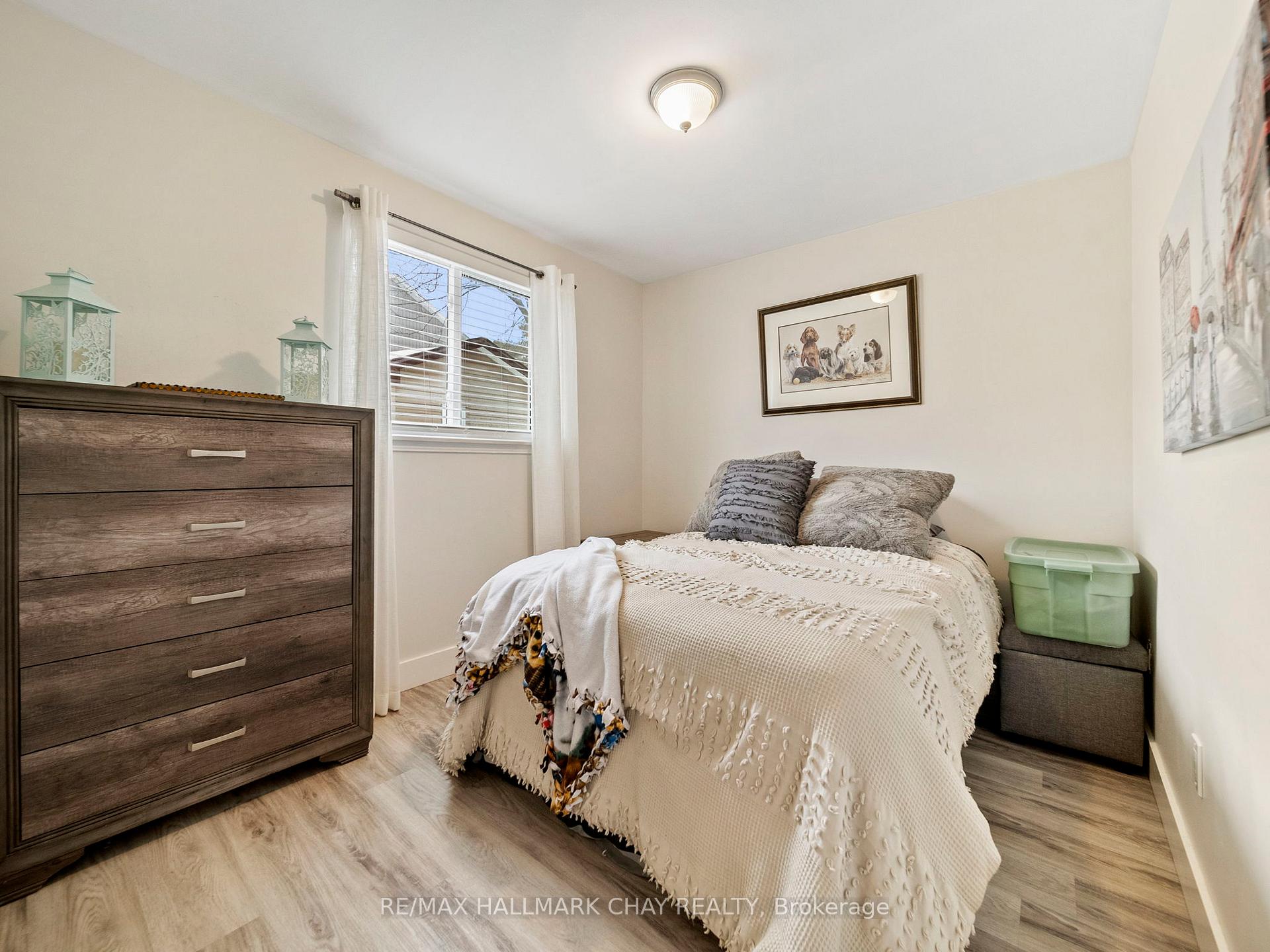 Photo 20 of 48 Austen Lane, Barrie, Letitia Heights — HOMEH