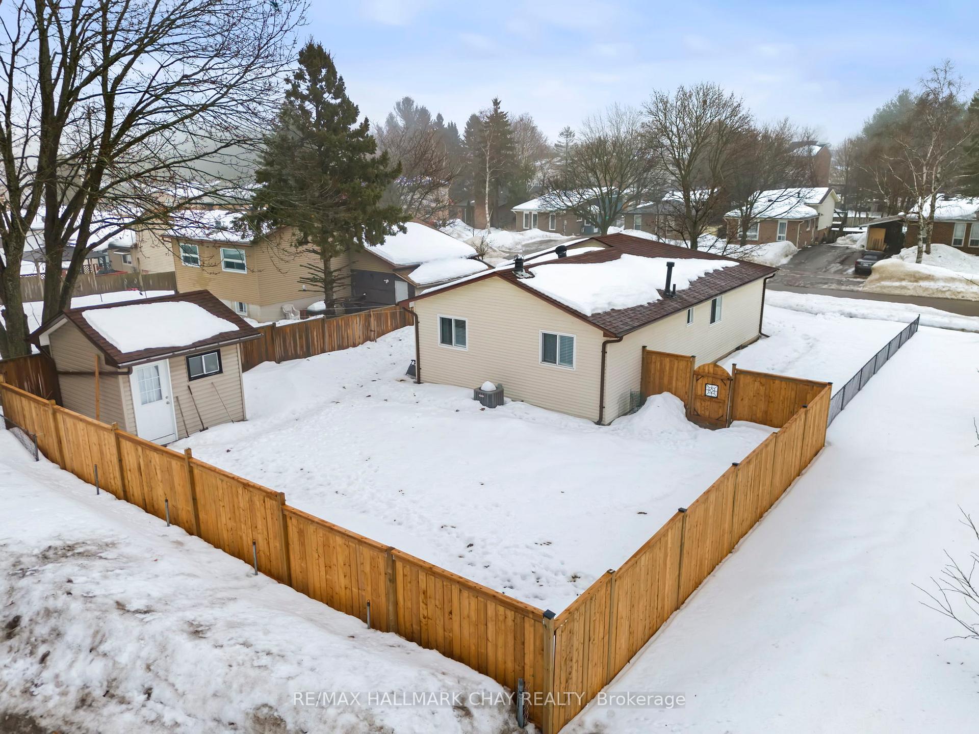 Photo 21 of 48 Austen Lane, Barrie, Letitia Heights — HOMEH
