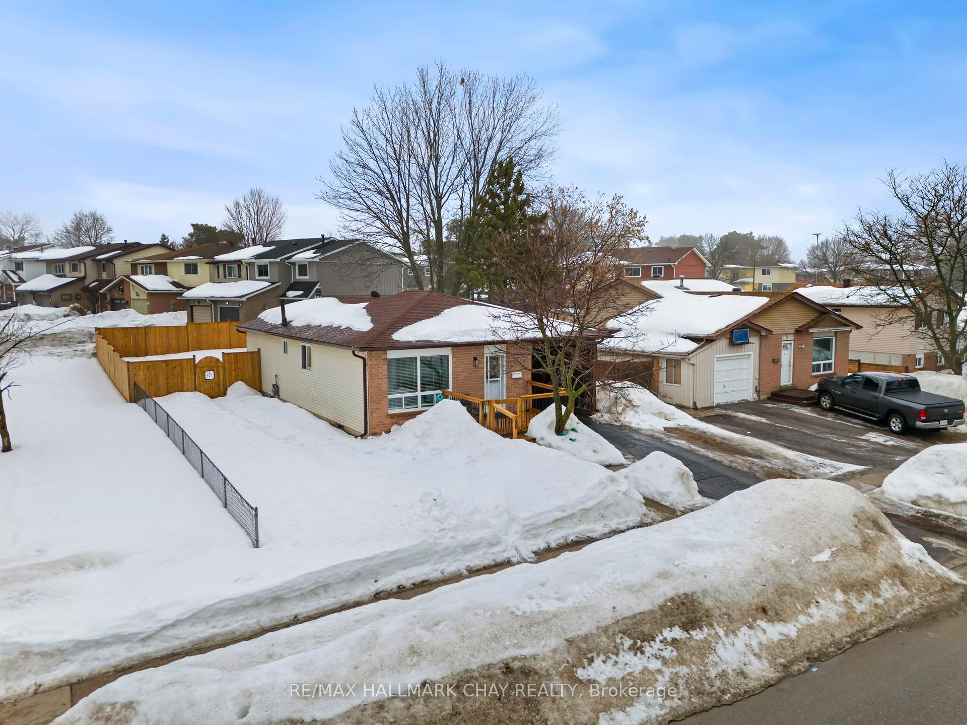 Photo 25 of 48 Austen Lane, Barrie, Letitia Heights — HOMEH