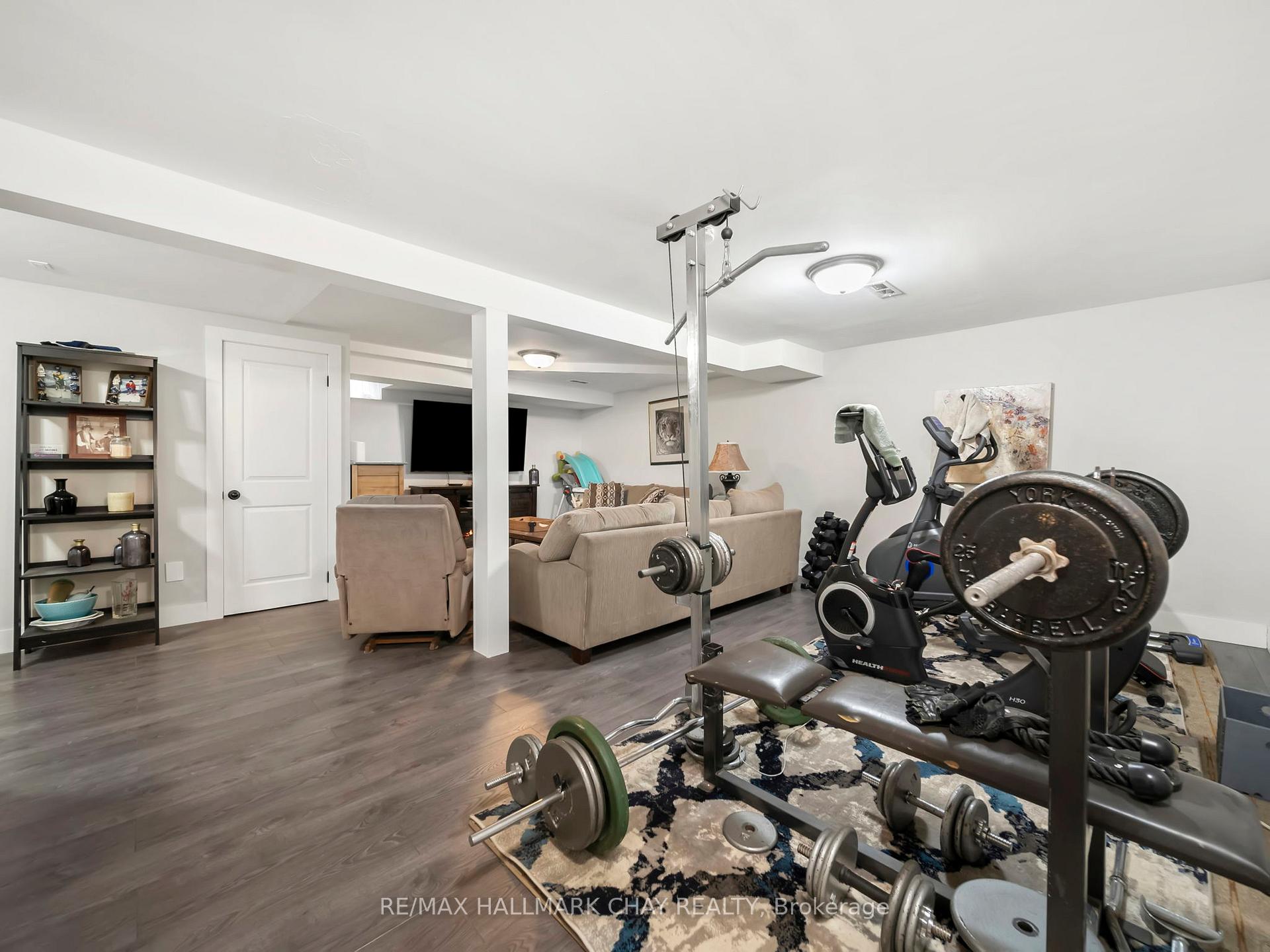 Photo 32 of 48 Austen Lane, Barrie, Letitia Heights — HOMEH