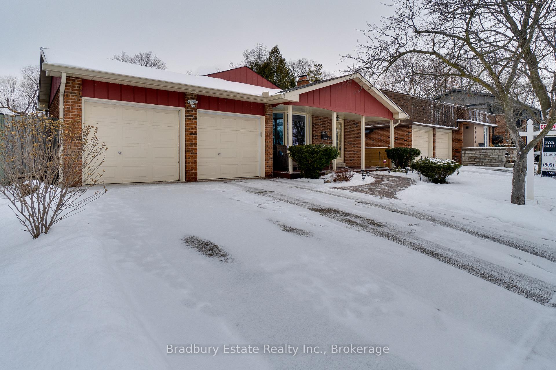 Photo 2 of 2232 Ireland Drive, Burlington, Mountainside — HOMEH