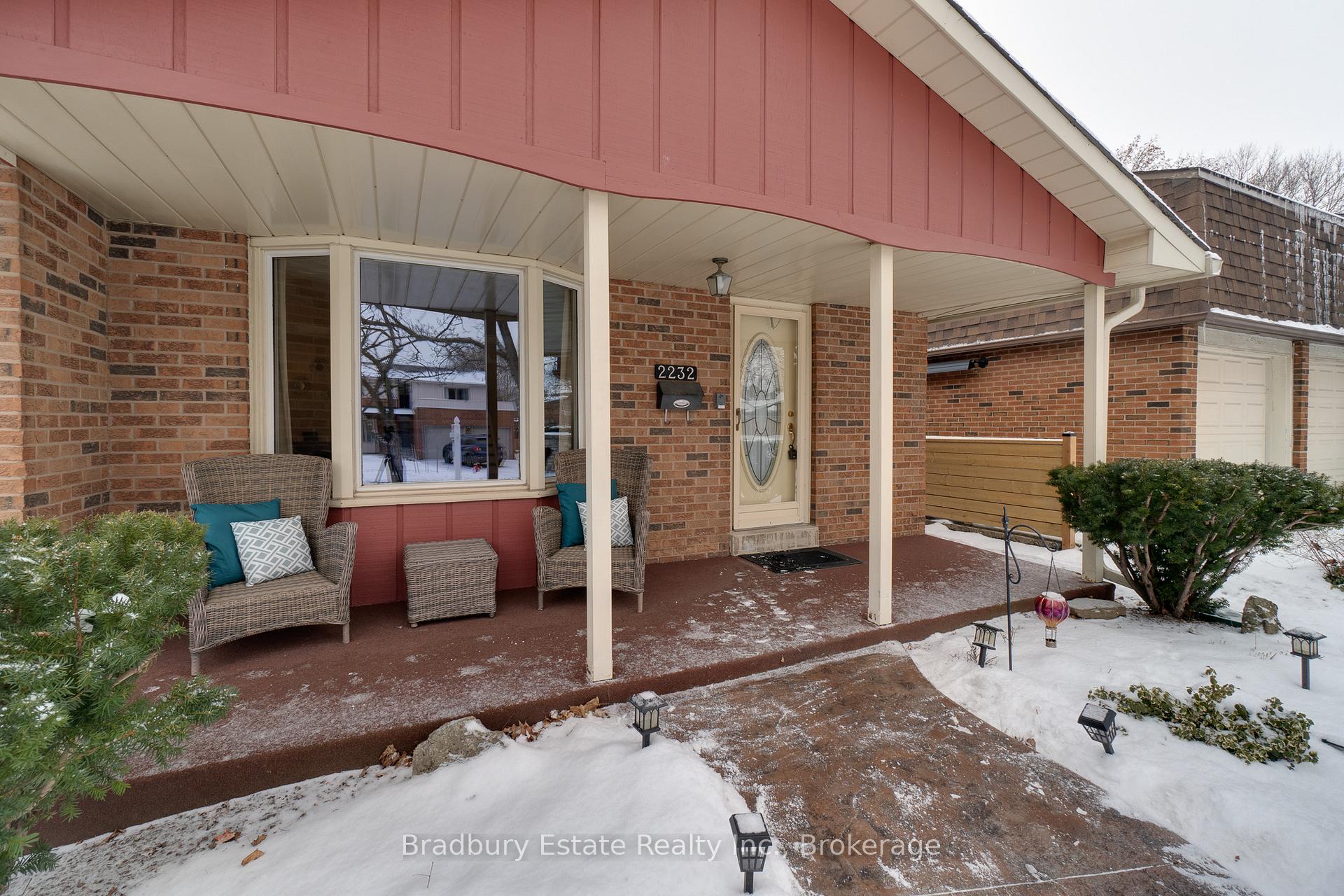 Photo 3 of 2232 Ireland Drive, Burlington, Mountainside — HOMEH