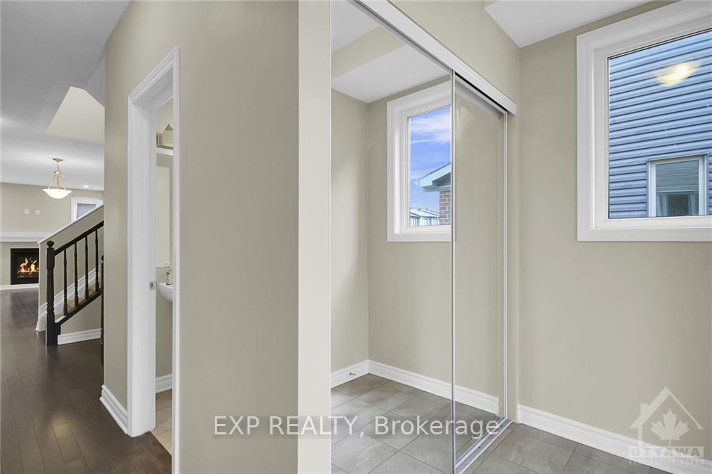Photo 3 of 660 Lauraleaf Crescent, Ottawa, Barrhaven - Half Moon Bay — HOMEH