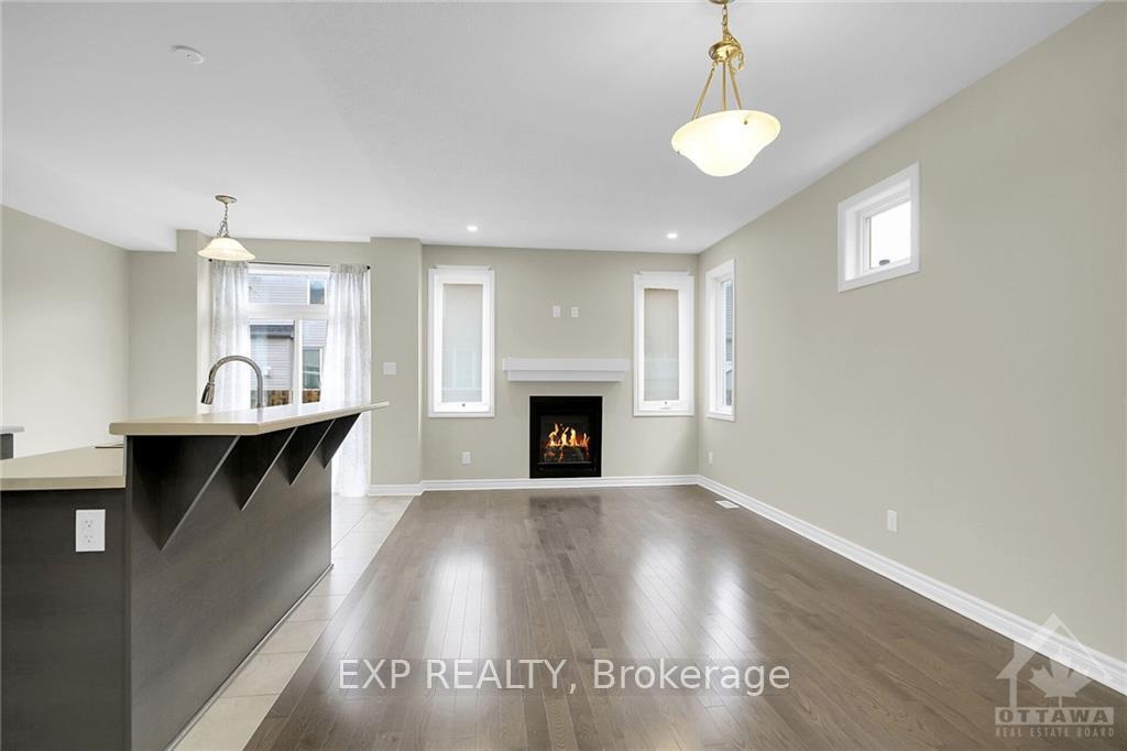Photo 4 of 660 Lauraleaf Crescent, Ottawa, Barrhaven - Half Moon Bay — HOMEH