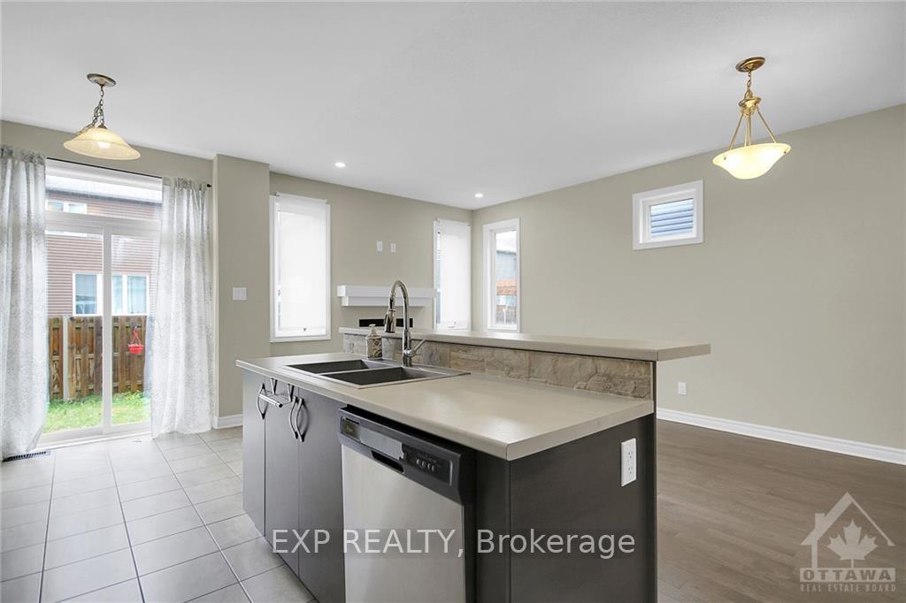 Photo 6 of 660 Lauraleaf Crescent, Ottawa, Barrhaven - Half Moon Bay — HOMEH
