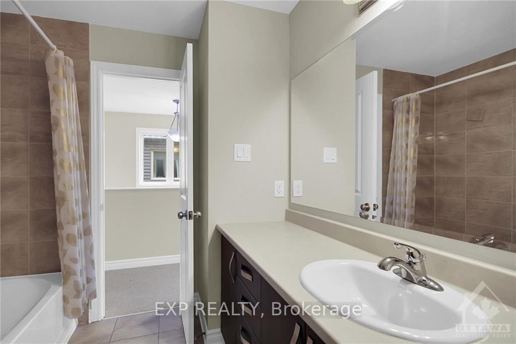 Photo 12 of 660 Lauraleaf Crescent, Ottawa, Barrhaven - Half Moon Bay — HOMEH