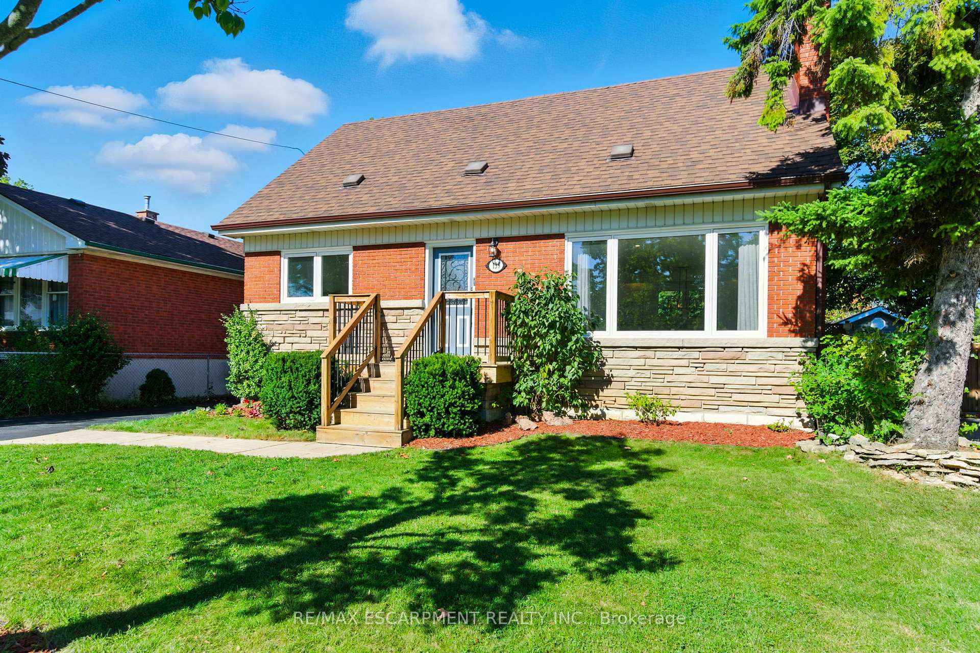 Photo 2 of 139 Toby Crescent, Hamilton, Huntington — HOMEH