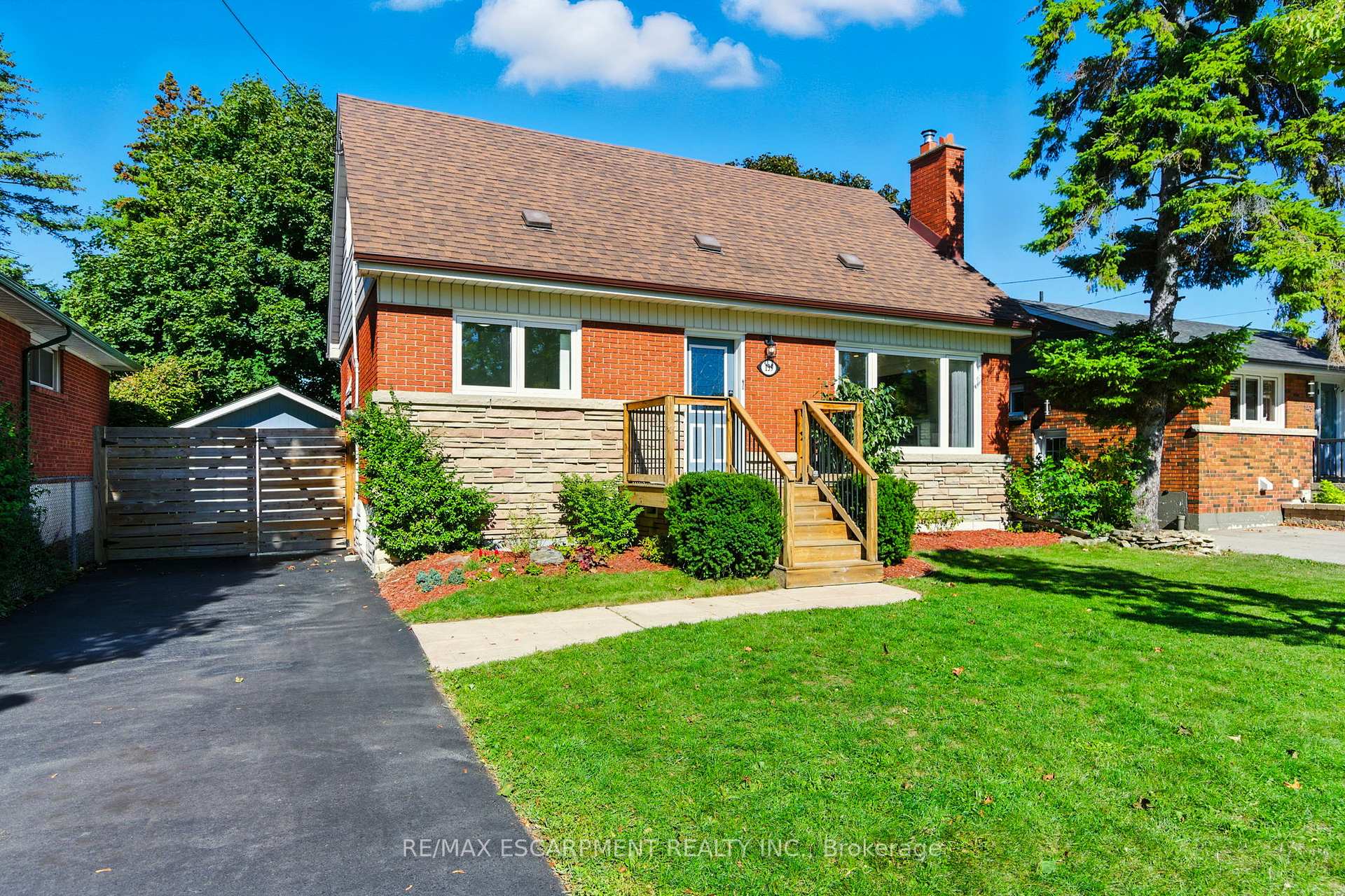 Photo 3 of 139 Toby Crescent, Hamilton, Huntington — HOMEH