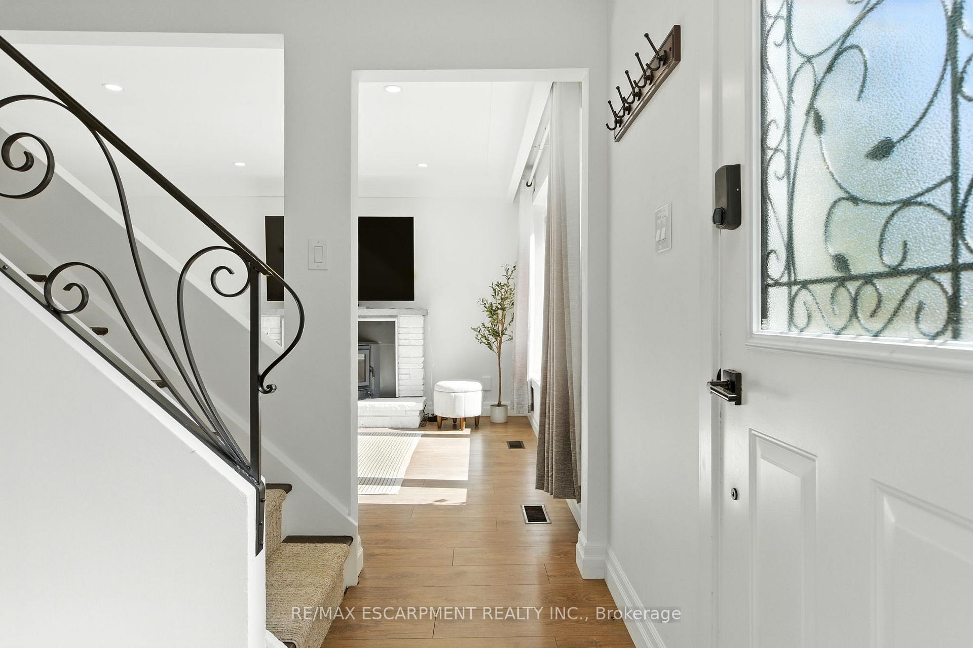 Photo 4 of 139 Toby Crescent, Hamilton, Huntington — HOMEH