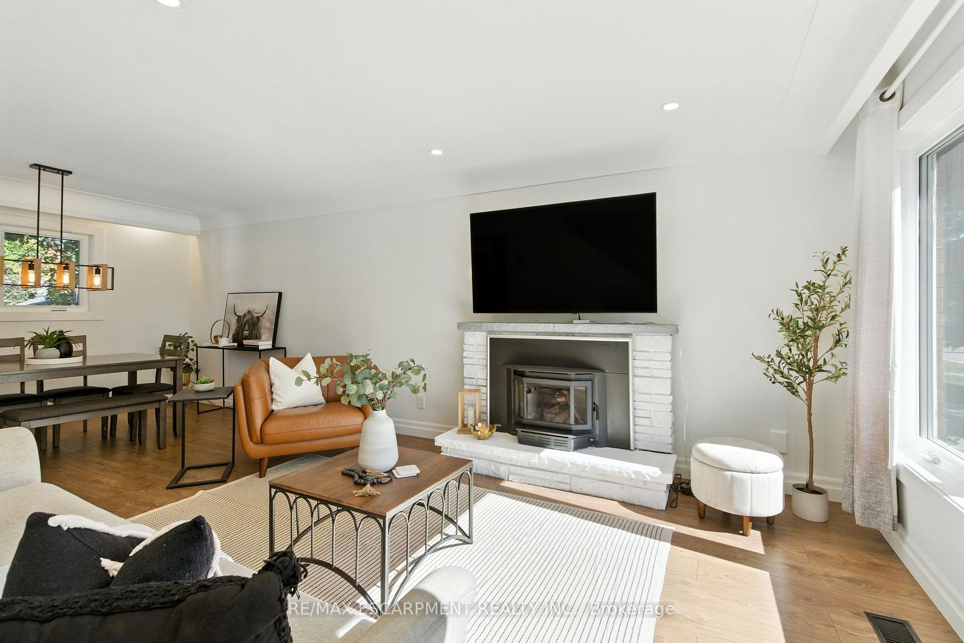 Photo 5 of 139 Toby Crescent, Hamilton, Huntington — HOMEH