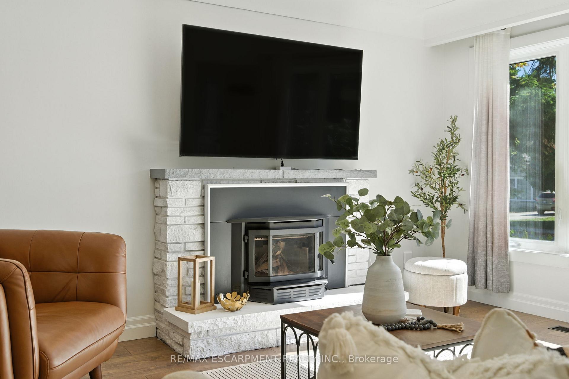 Photo 6 of 139 Toby Crescent, Hamilton, Huntington — HOMEH