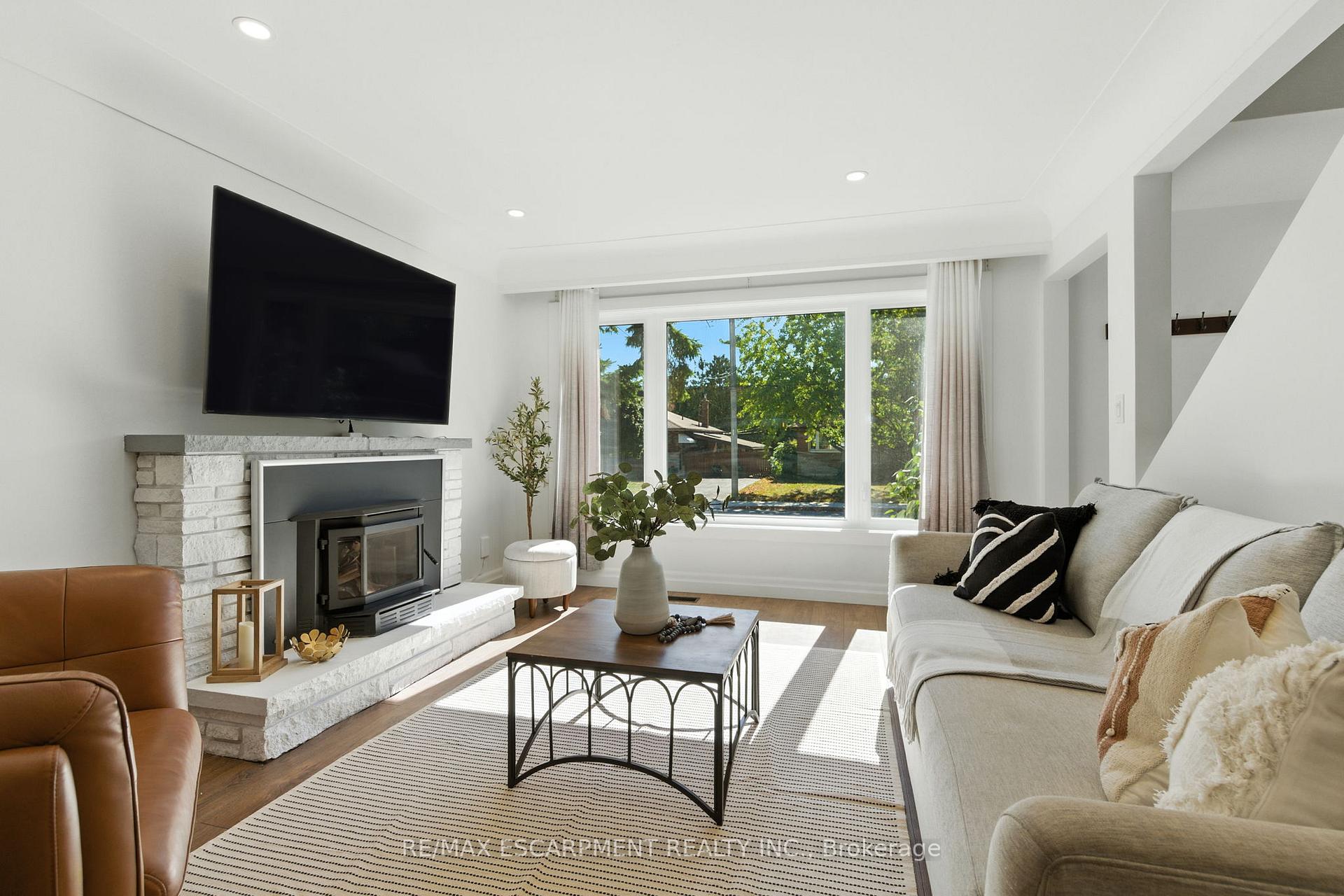 Photo 9 of 139 Toby Crescent, Hamilton, Huntington — HOMEH