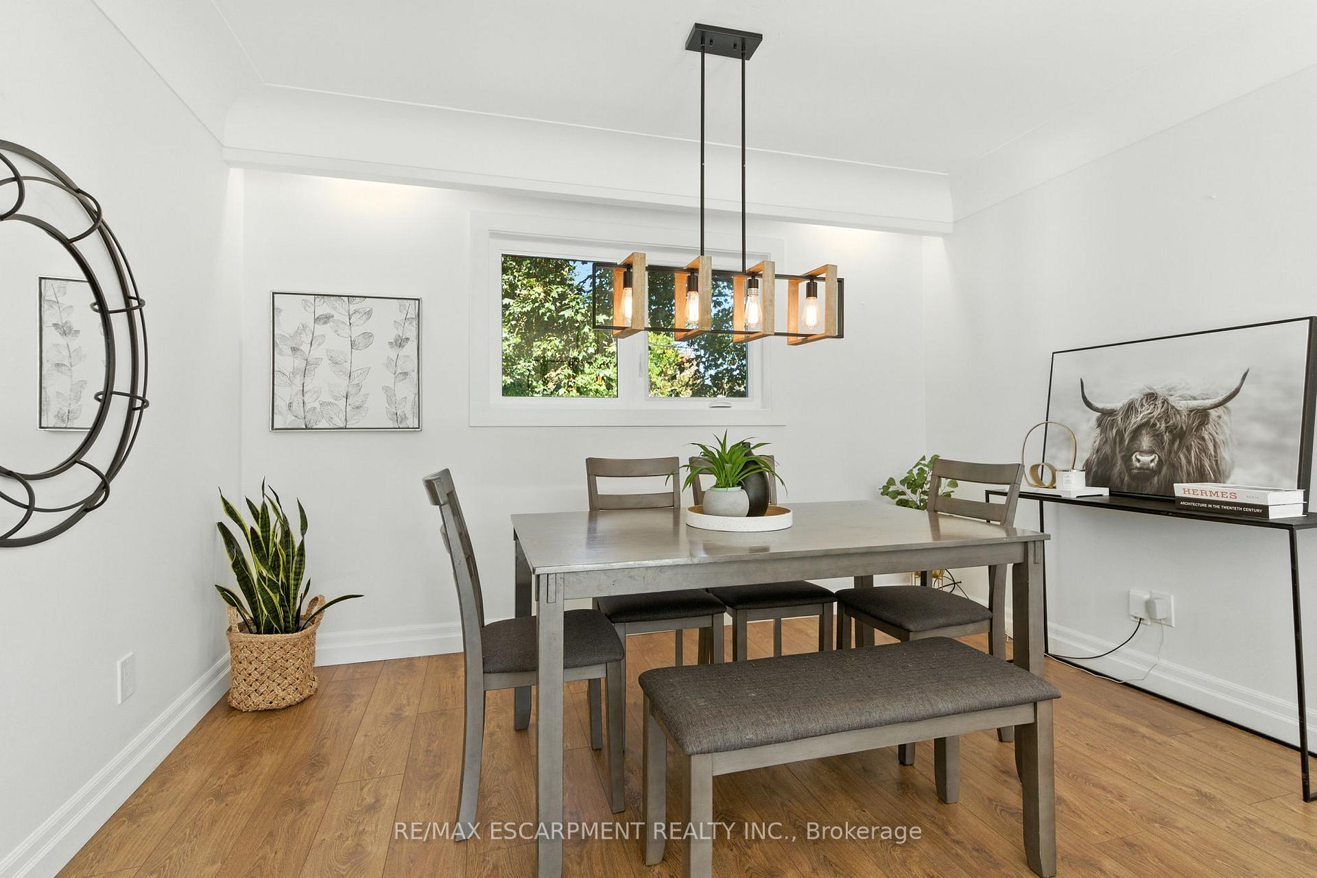 Photo 10 of 139 Toby Crescent, Hamilton, Huntington — HOMEH
