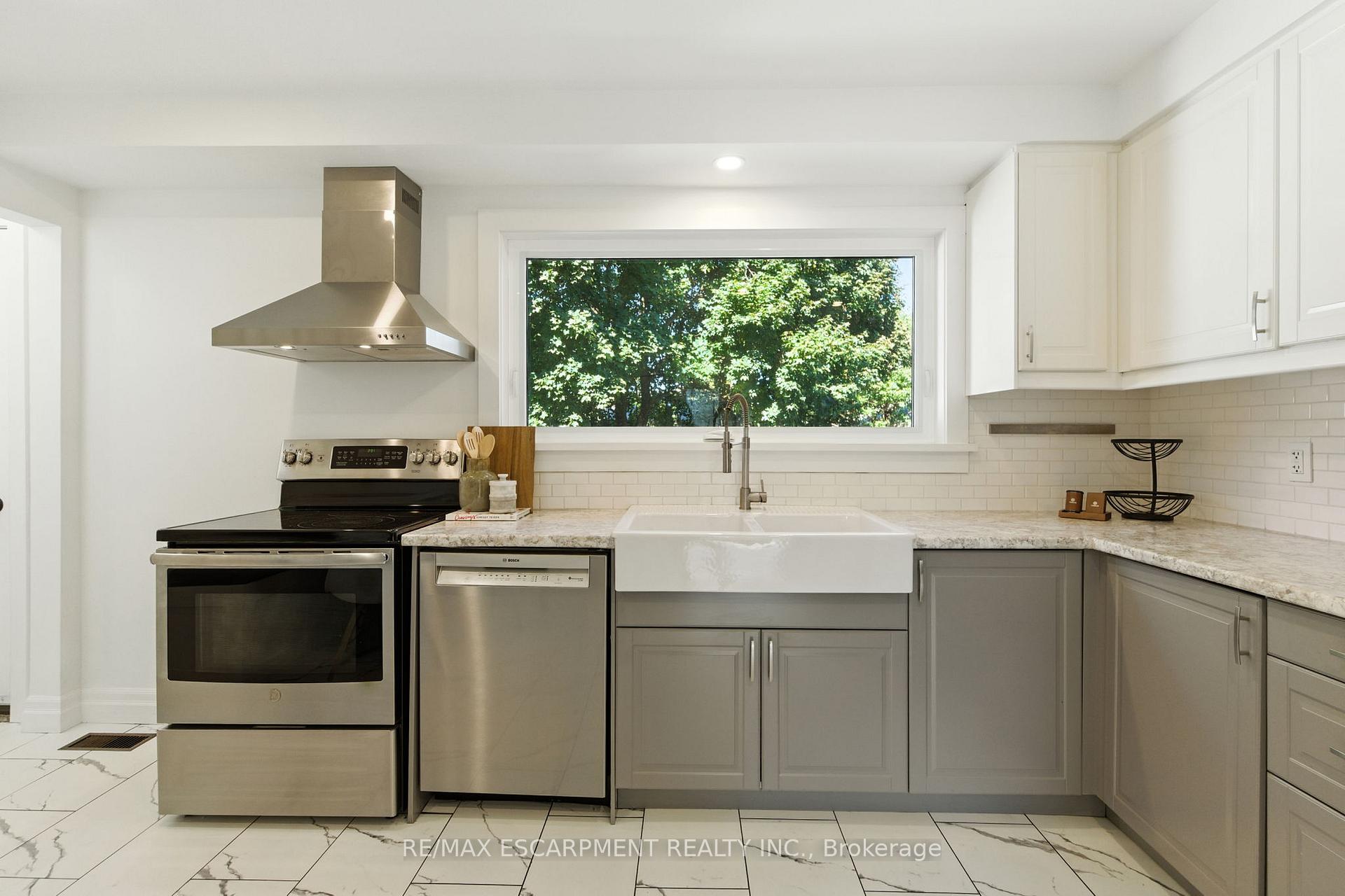 Photo 13 of 139 Toby Crescent, Hamilton, Huntington — HOMEH